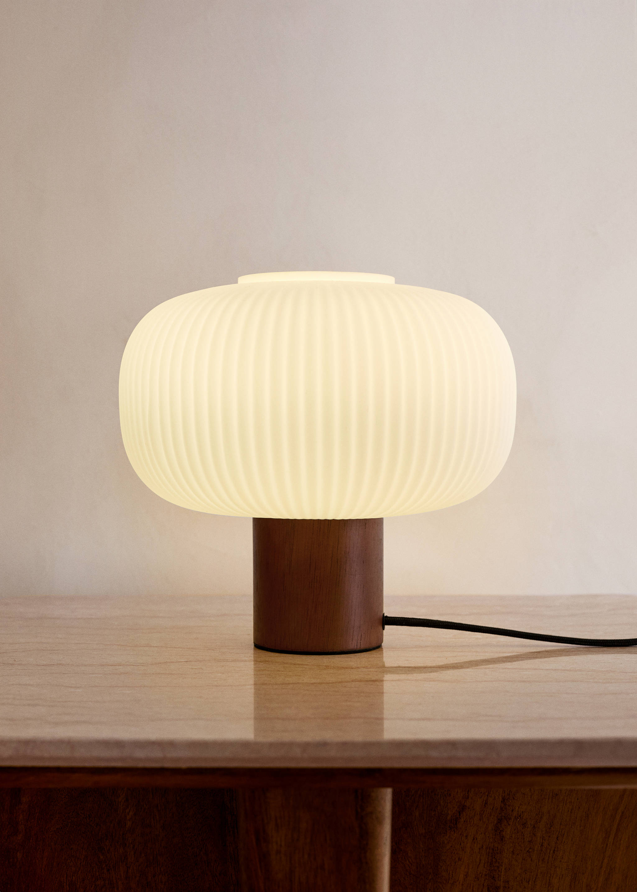 Wood and glass table lamp - General plane