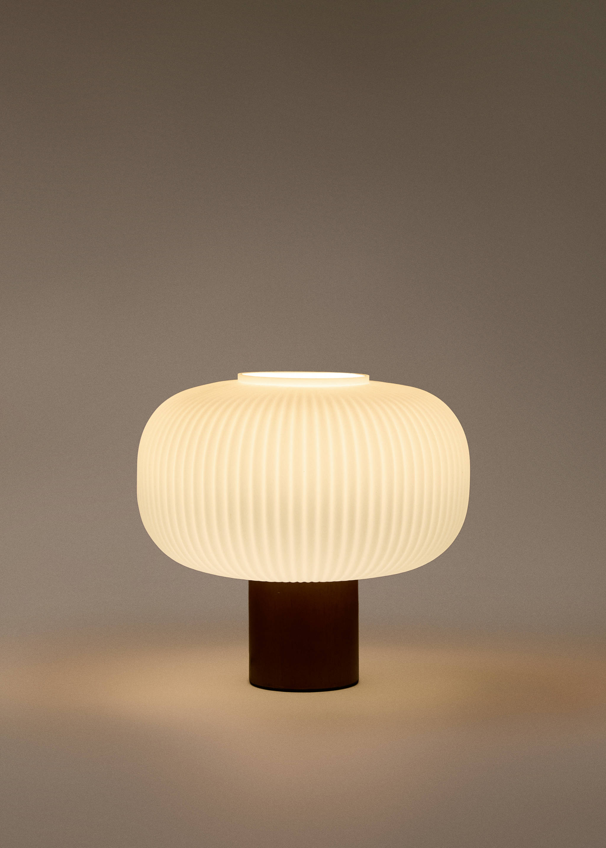 Wood and glass table lamp - Details of the article 4