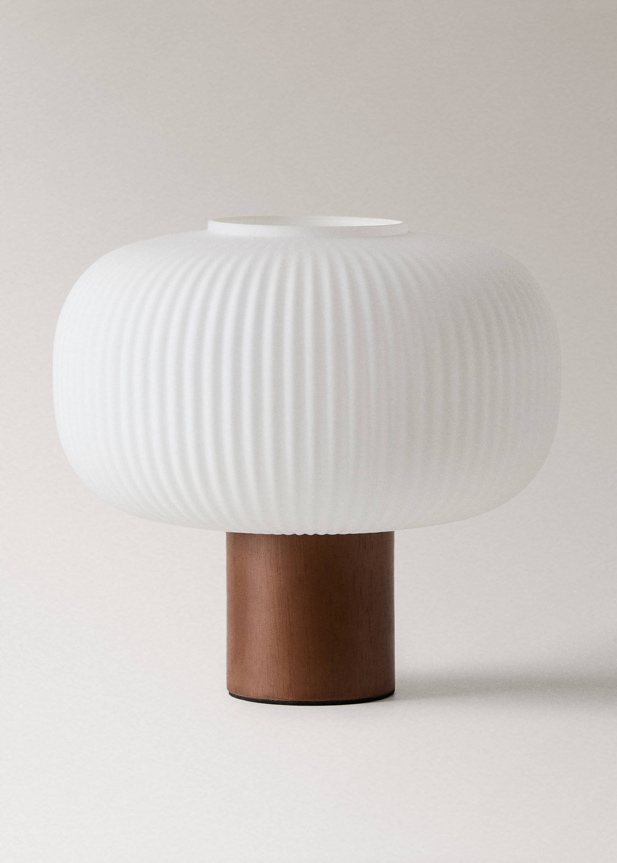 Lampe de table avec base en bois - Article sans modèle