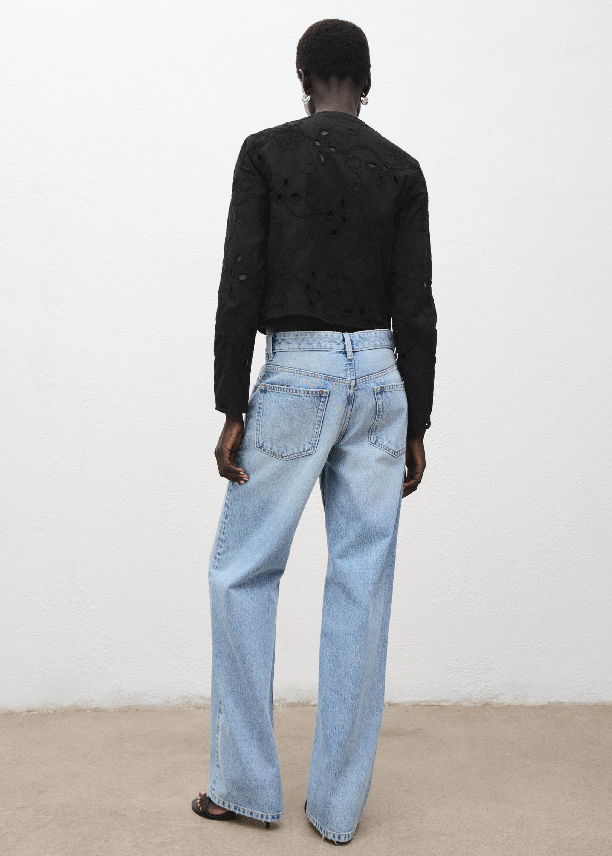 Embroidered blouse with buttons - Reverse of the article