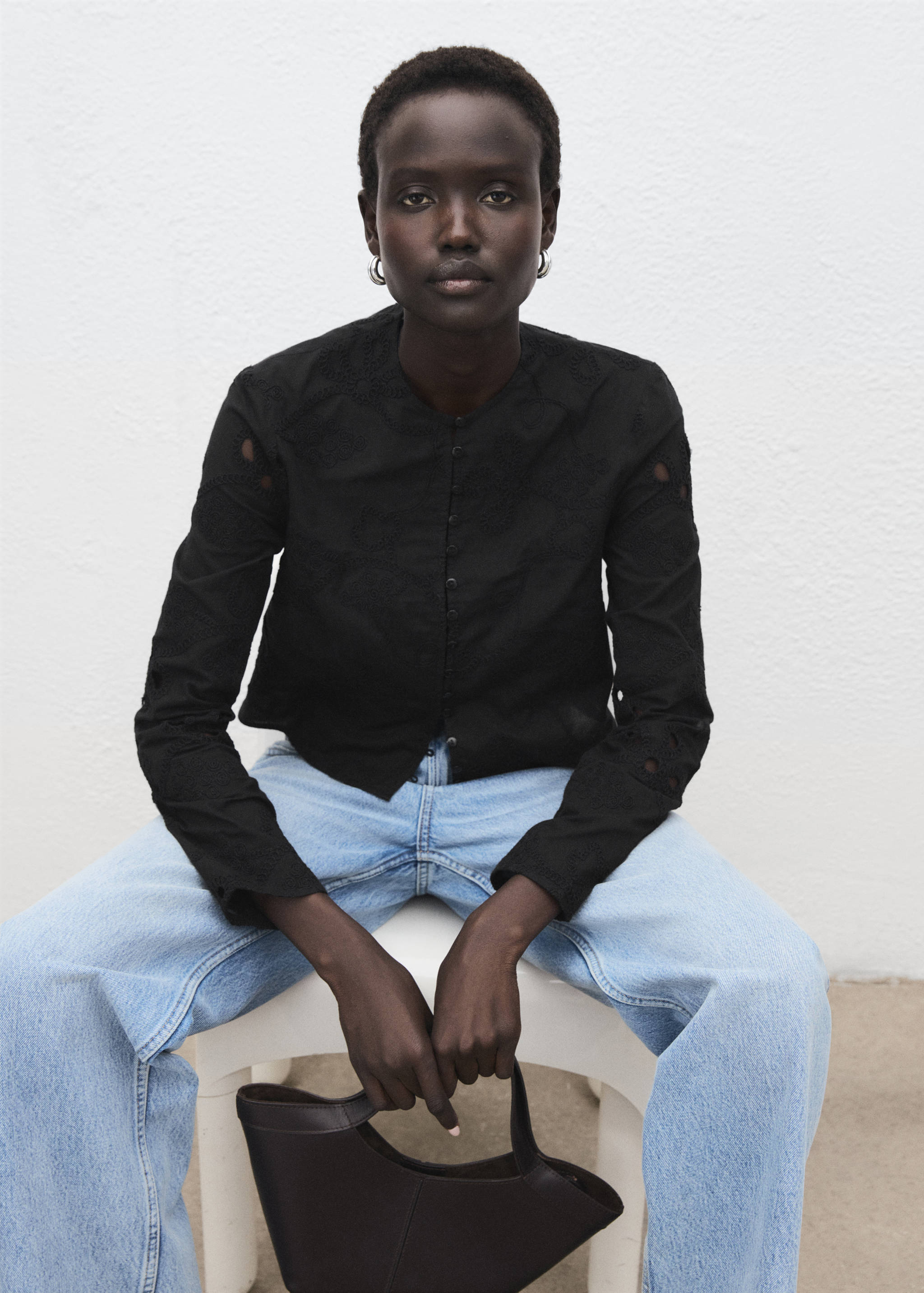 Embroidered blouse with buttons - Details of the article 1