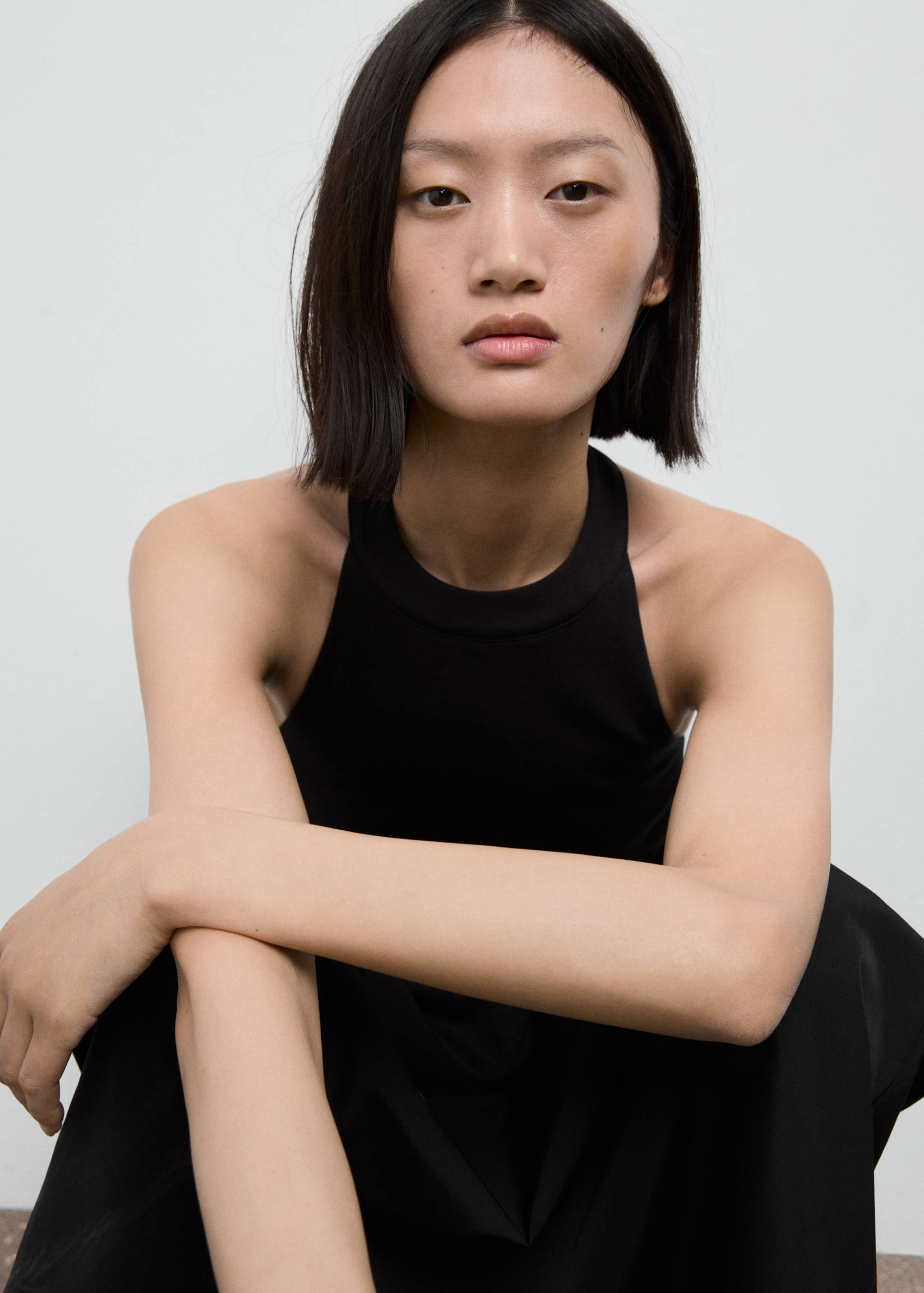 Halter top with low-cut back - Details of the article 1