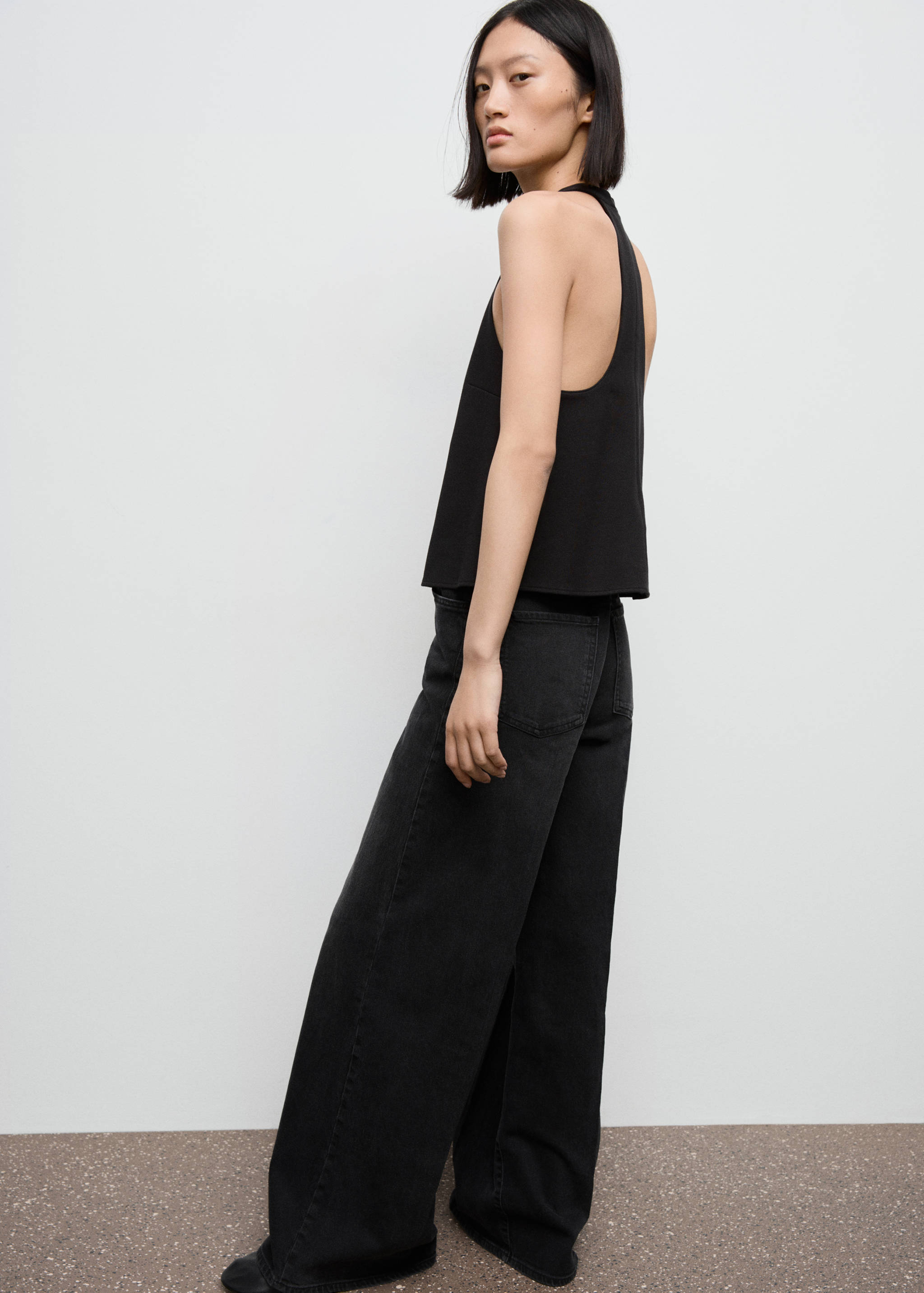 Halter top with low-cut back - Details of the article 2