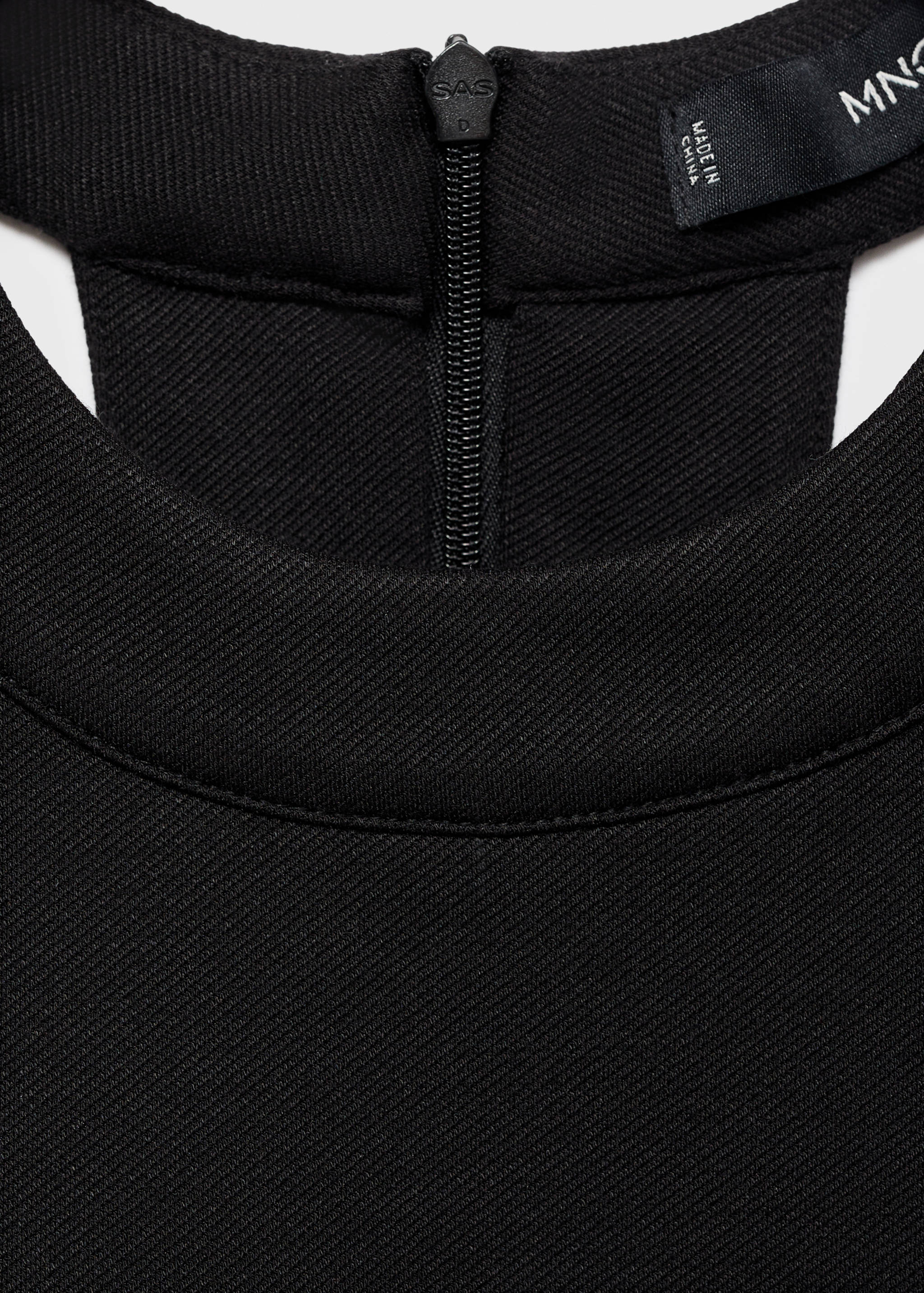 Halter top with low-cut back - Details of the article 8