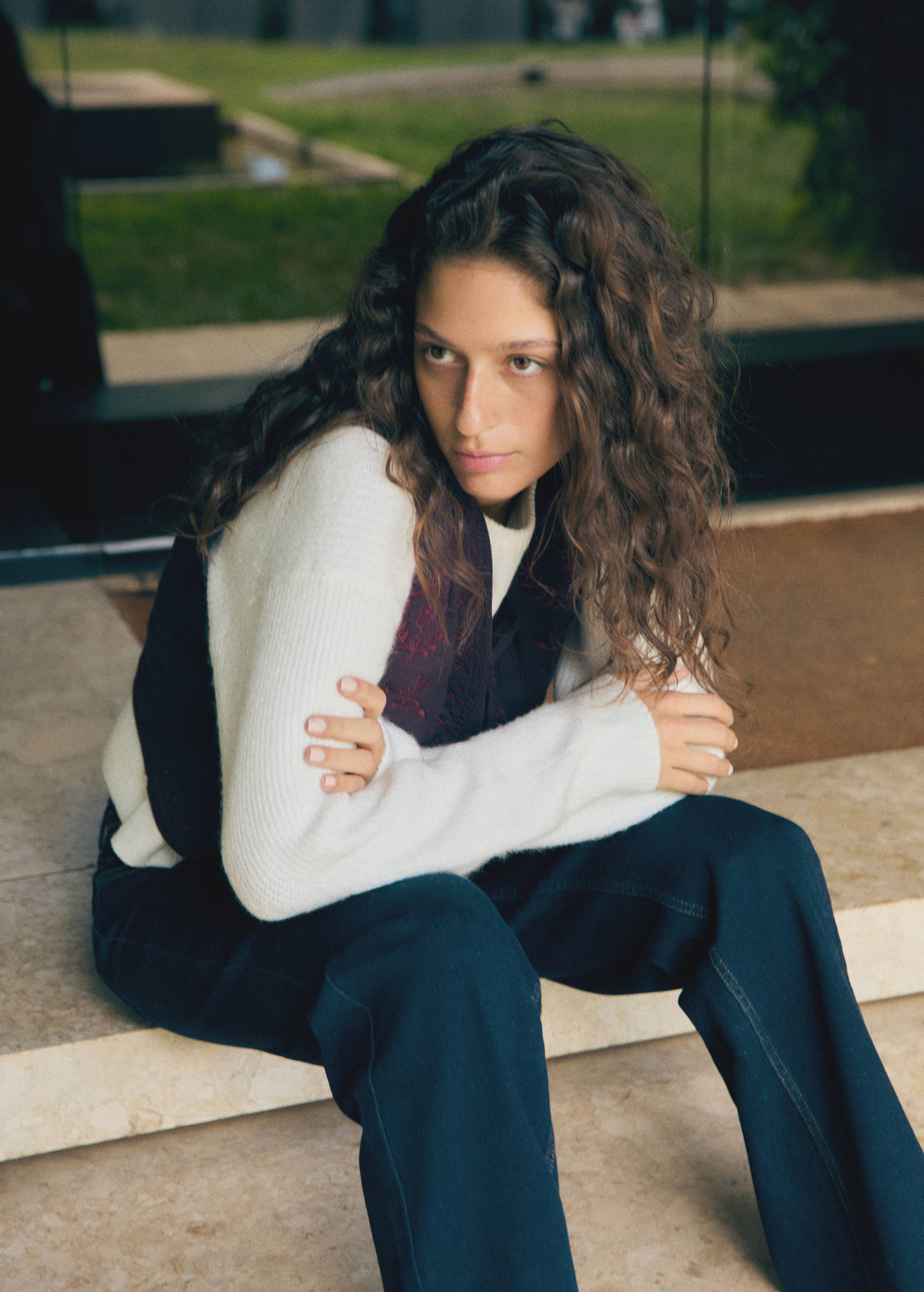 Floral-embroidered waistcoat - Details of the article 5