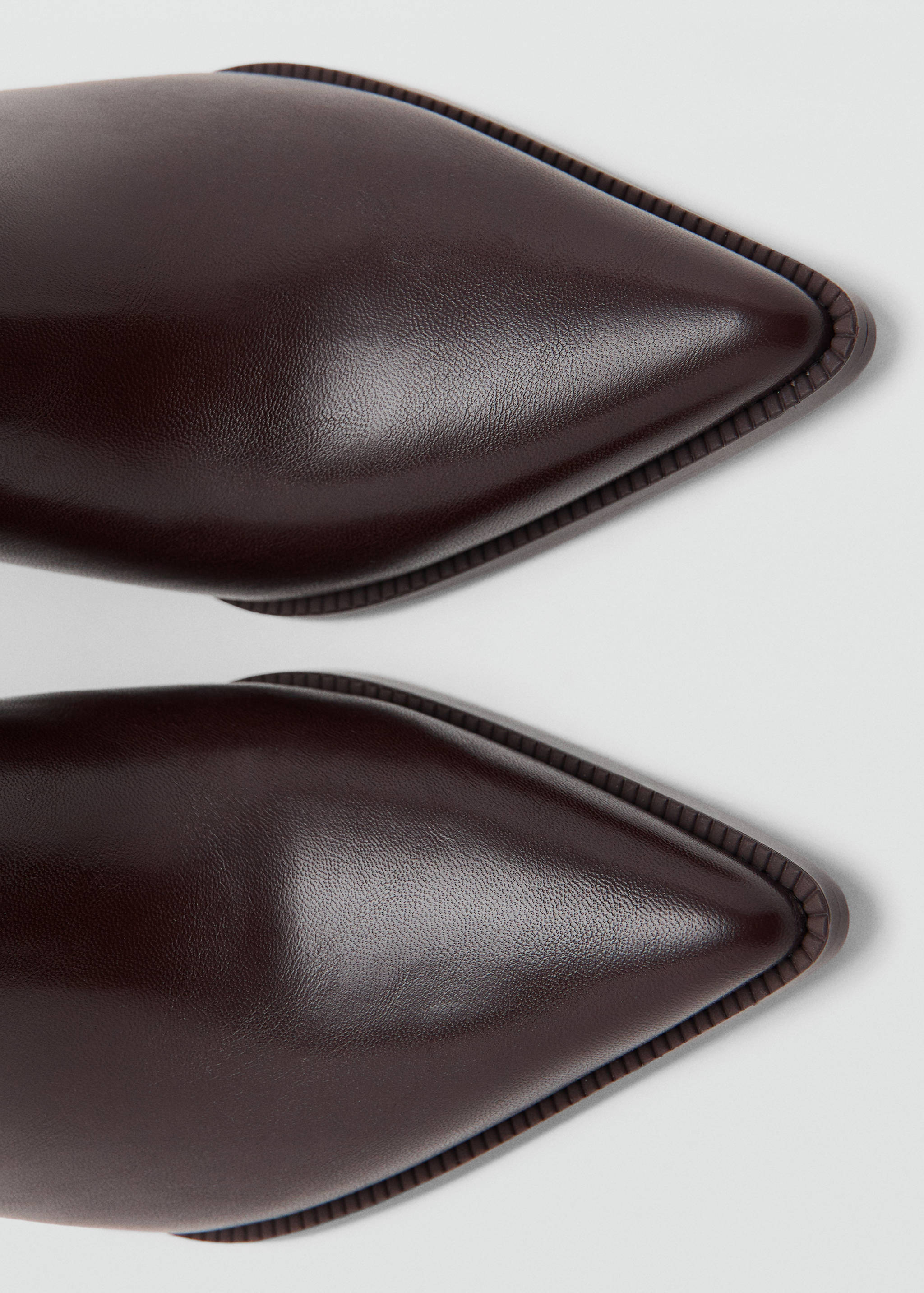 Ankle boots with block heel - Details of the article 2