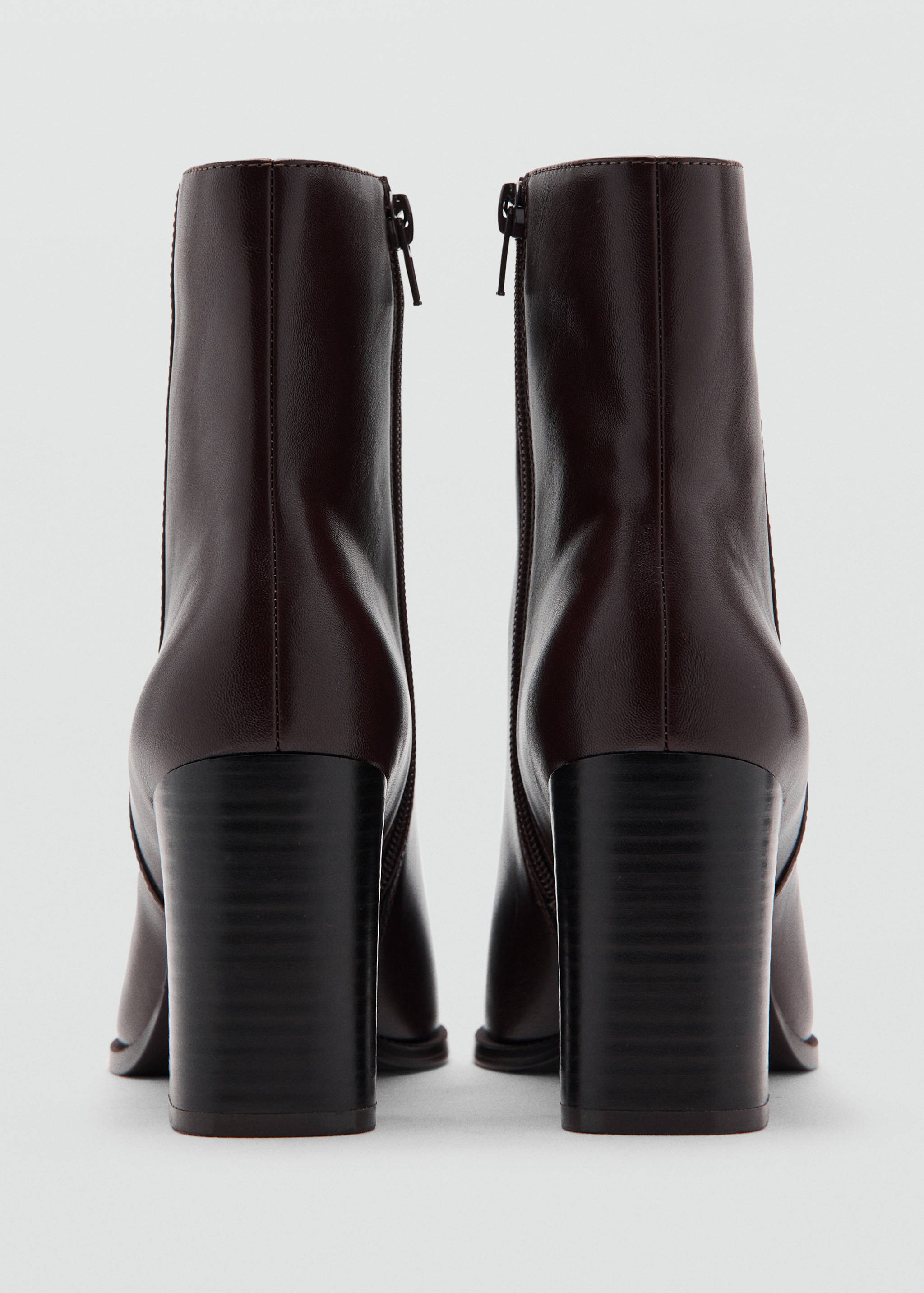 Ankle boots with block heel - Details of the article 3