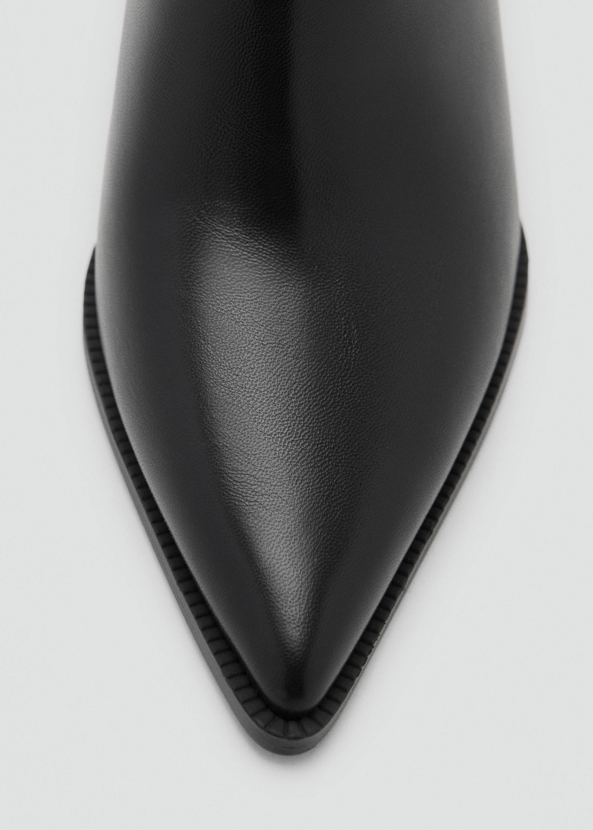 Ankle boots with block heel - Details of the article 2