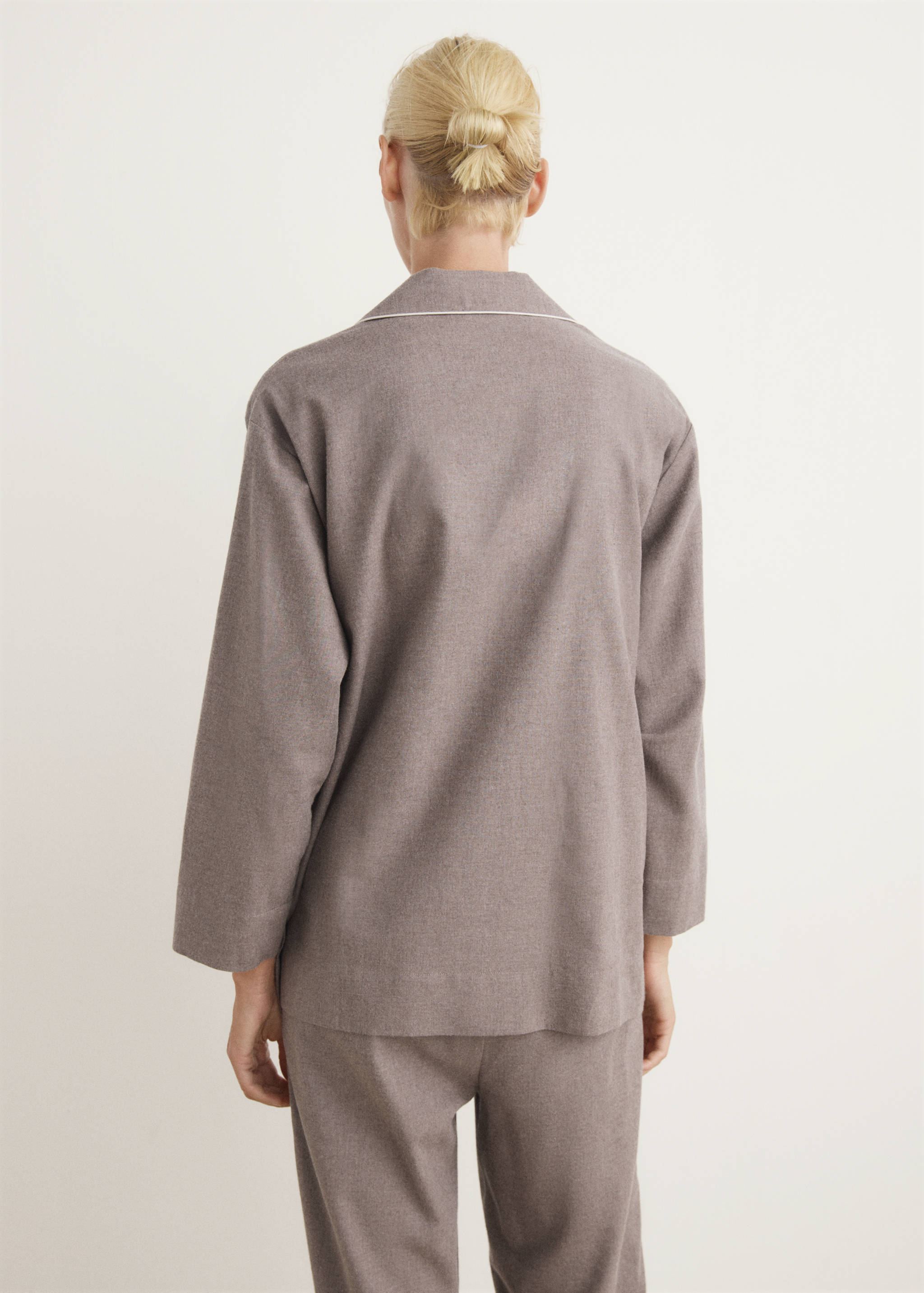 Cotton flannel shirt with contrasting piping - Reverse of the article