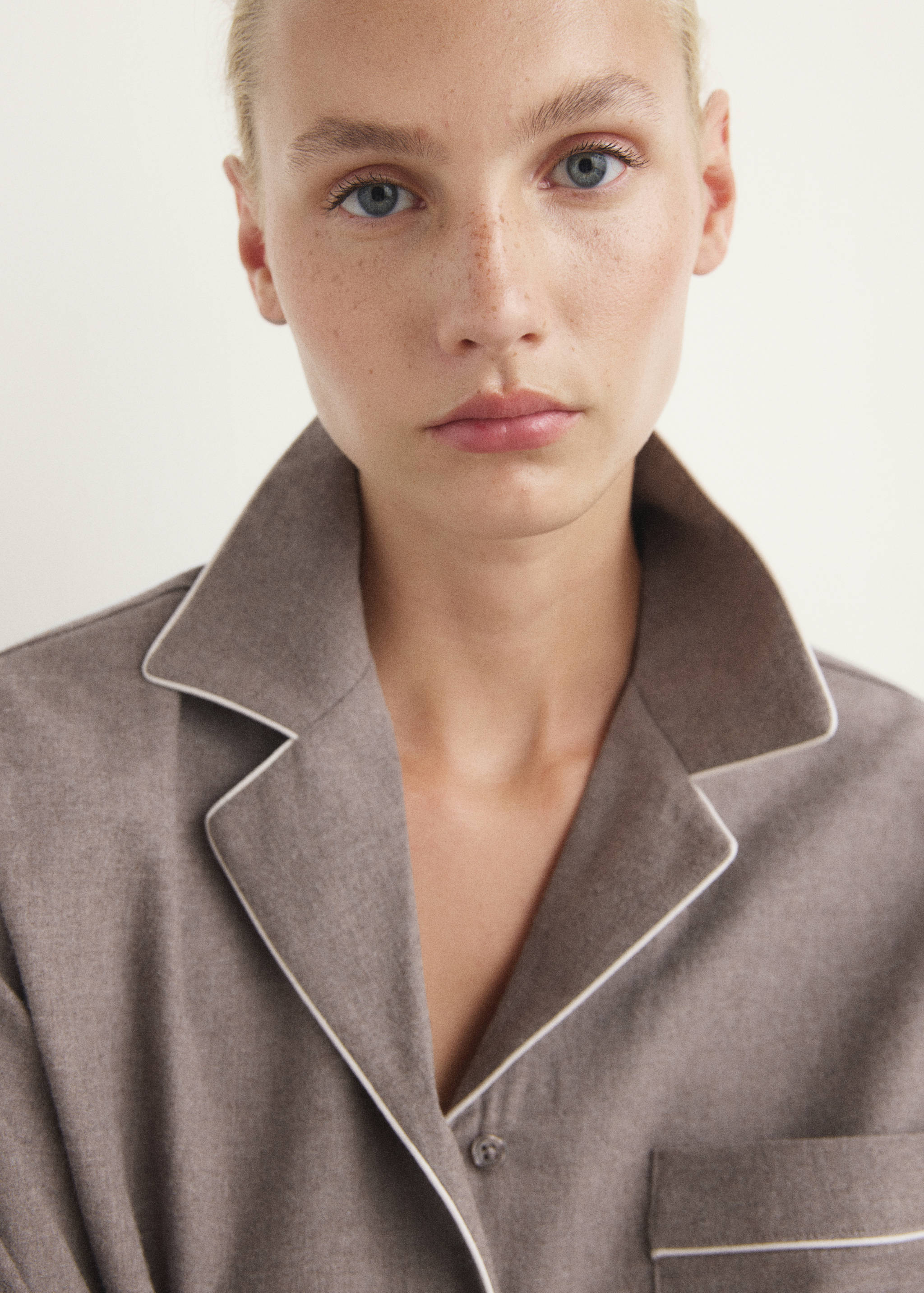 Cotton flannel shirt with contrasting piping - Details of the article 1