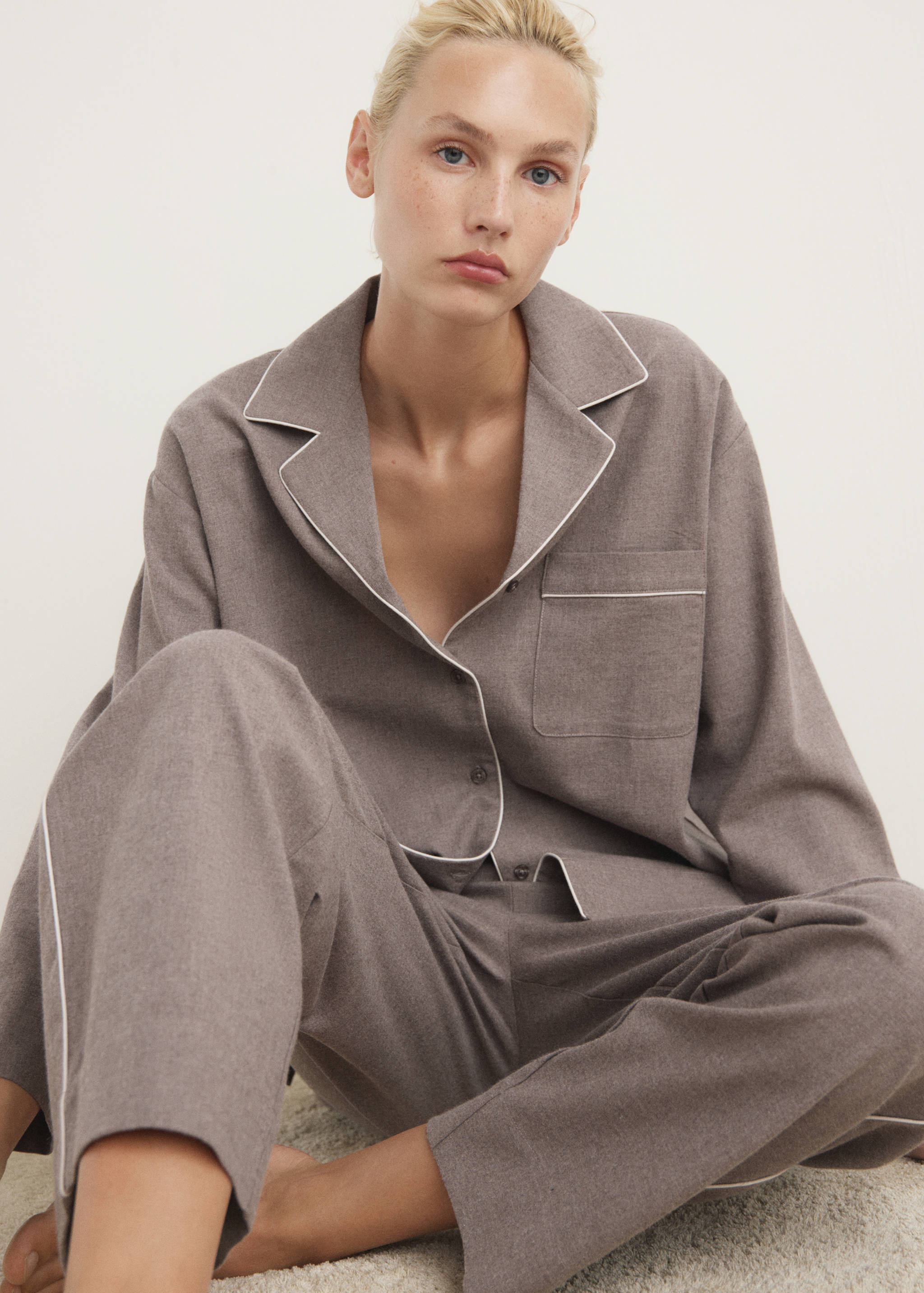 Cotton flannel shirt with contrasting piping - Details of the article 2