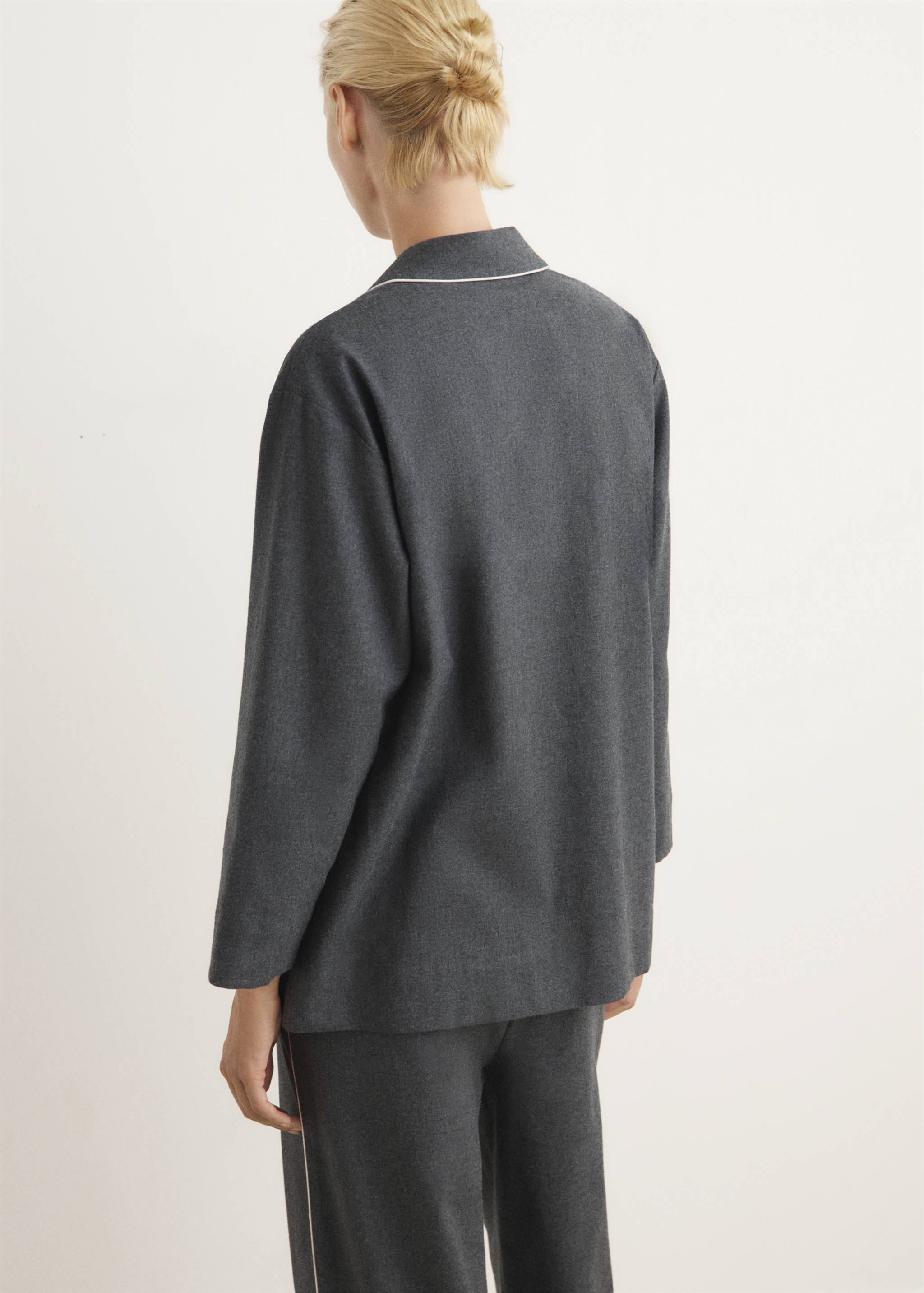 Cotton flannel shirt with contrasting piping - Reverse of the article