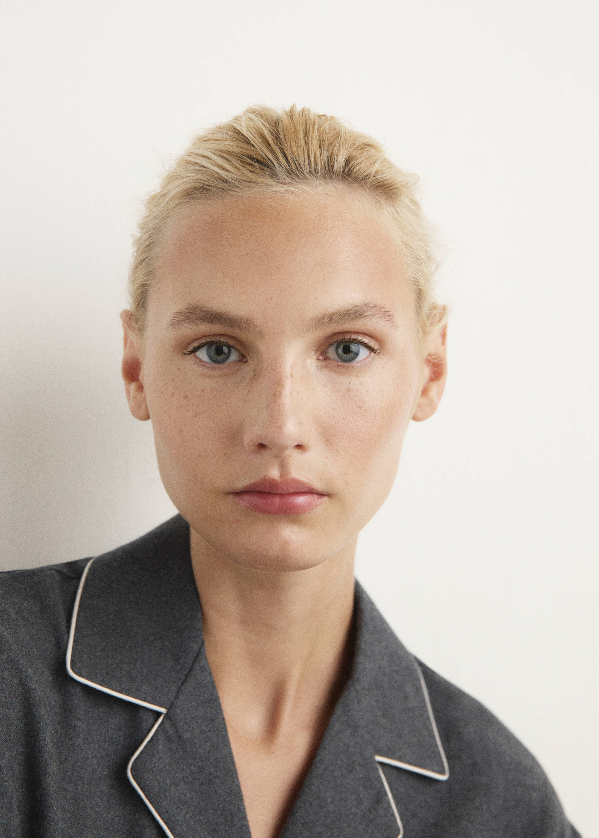 Cotton flannel shirt with contrasting piping - Details of the article 1