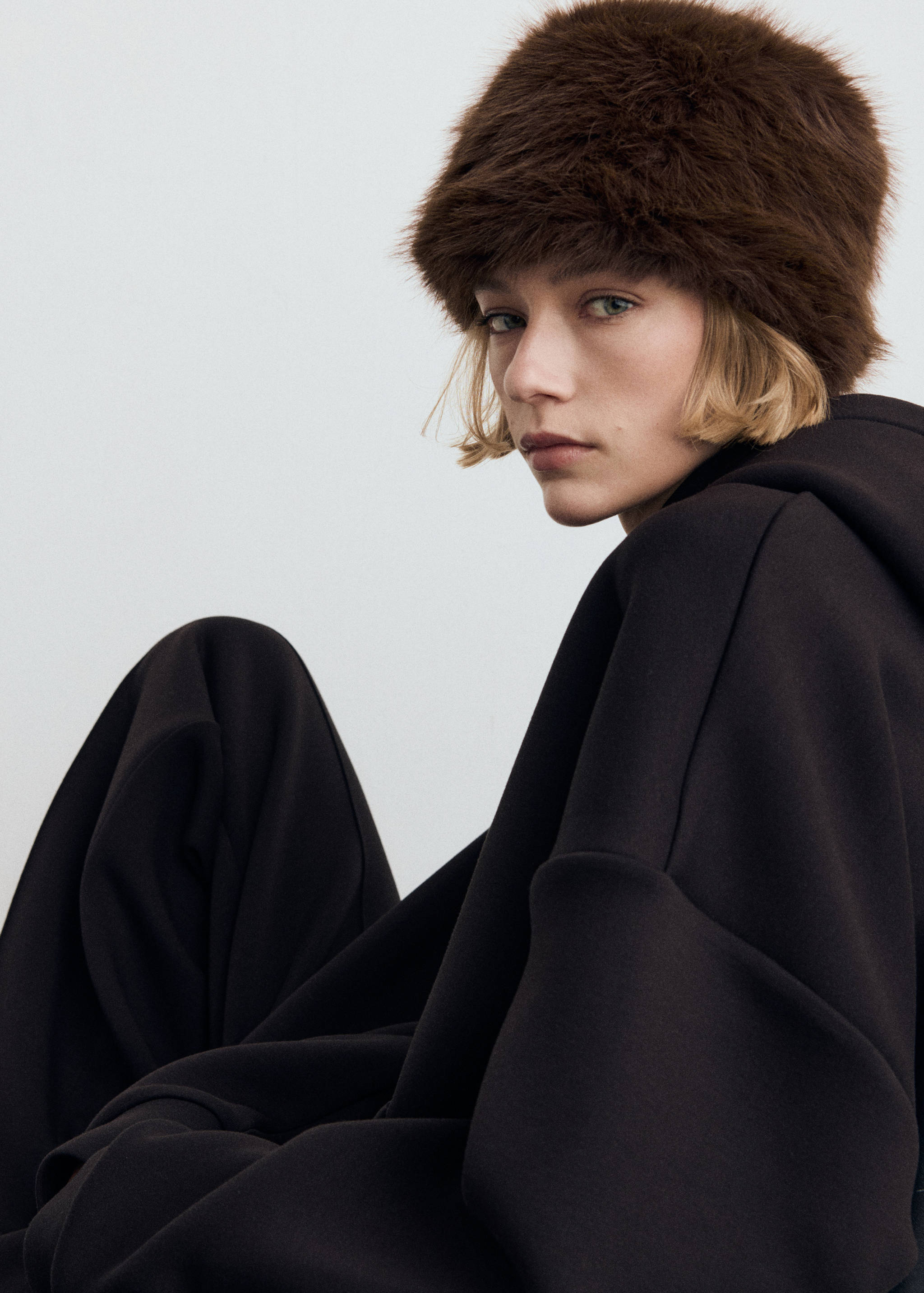 Faux-fur beanie - Details of the article 9