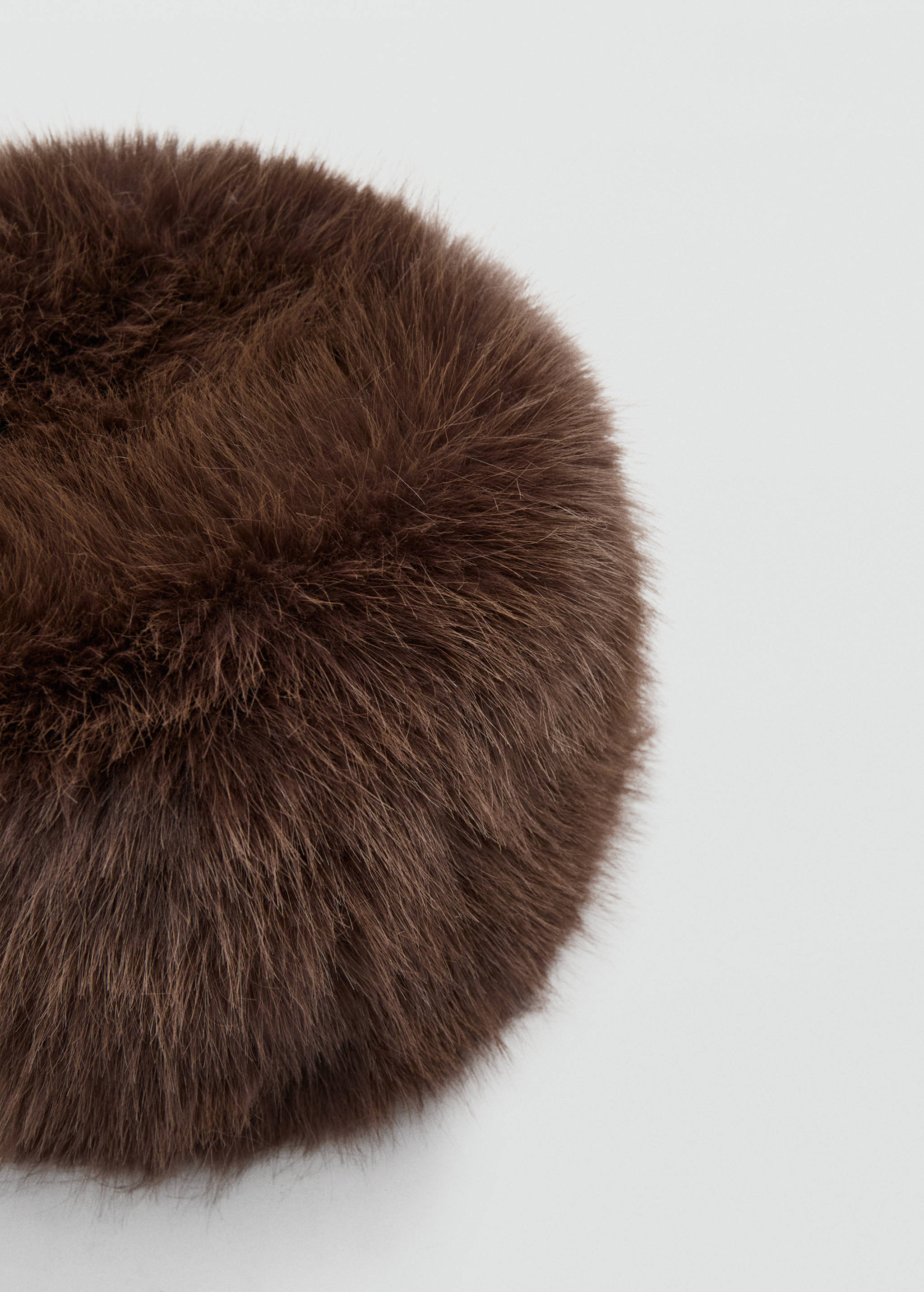 Faux-fur beanie - Details of the article 1