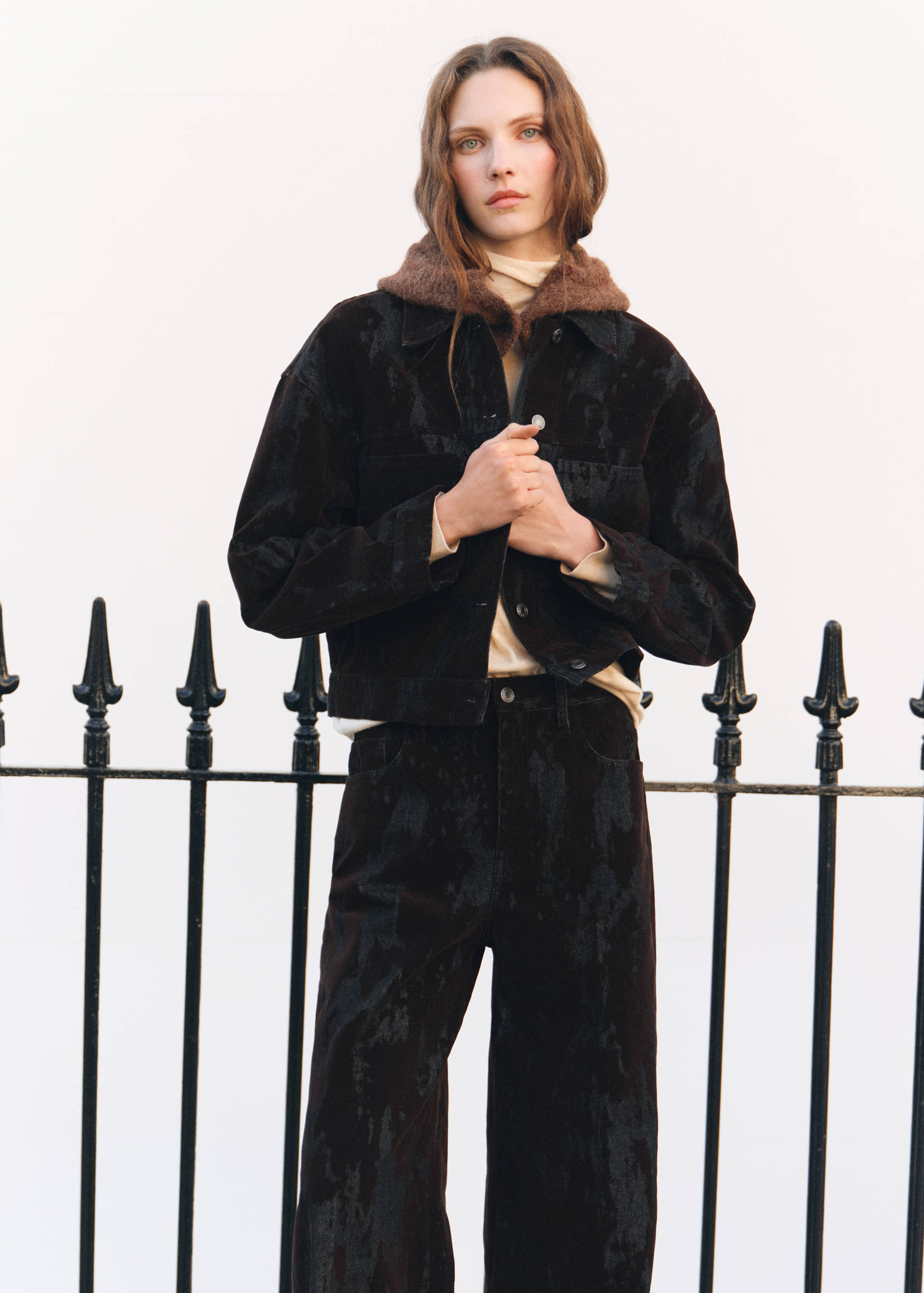 Blusão de ganga dévoré - Plano geral