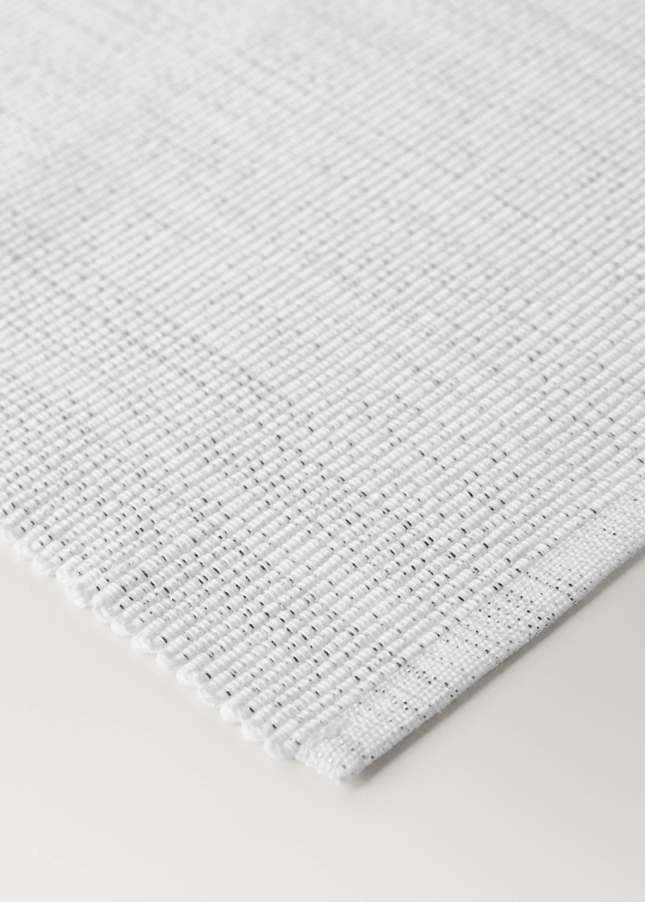 Cotton placemats with metallised fibre - Details of the article 2