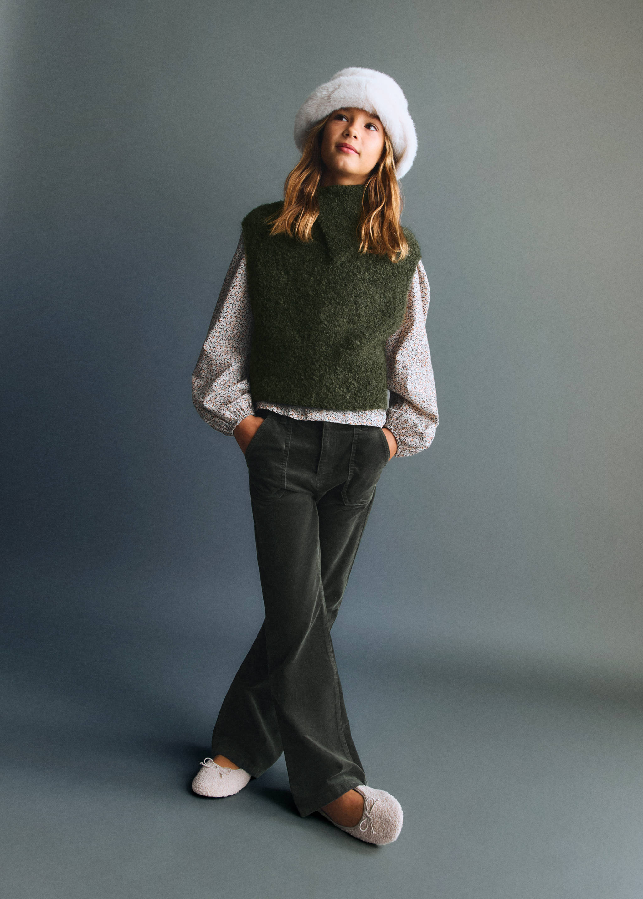 Vestă din tricot cu guler întors - Plan general