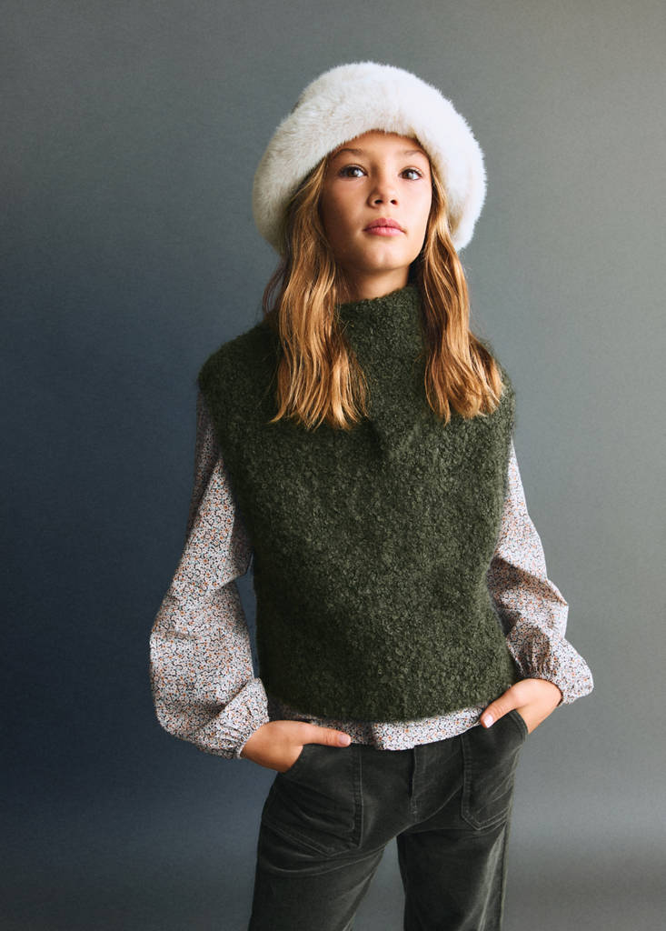 Turtleneck knitted gilet — Dark Green