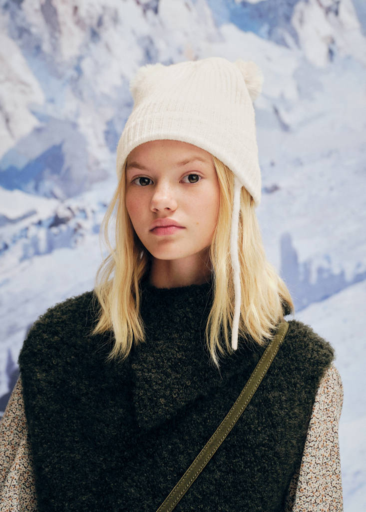 Turtleneck knitted gilet — Dark Green