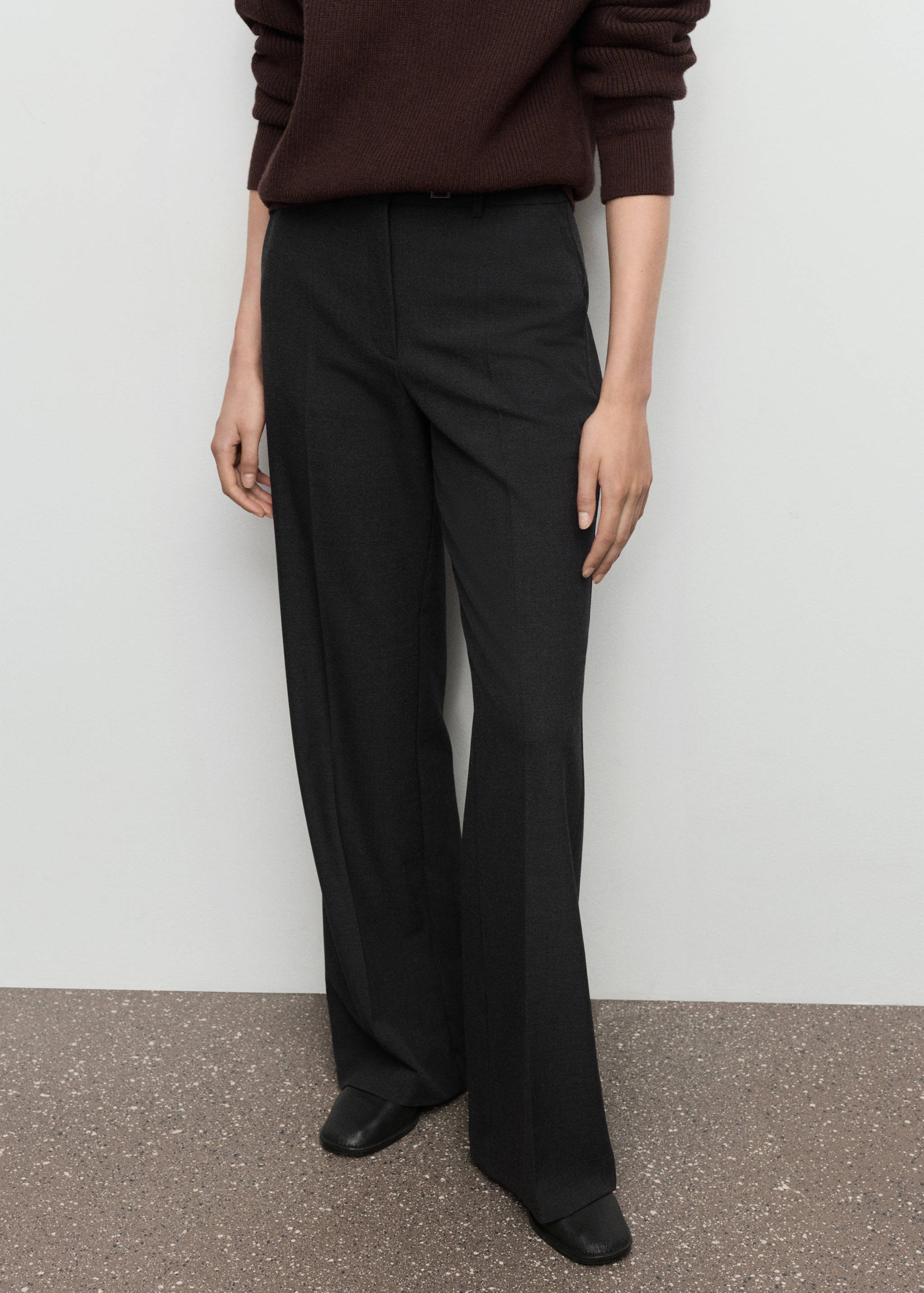 Pantalon droit avec ceinture - Plan moyen