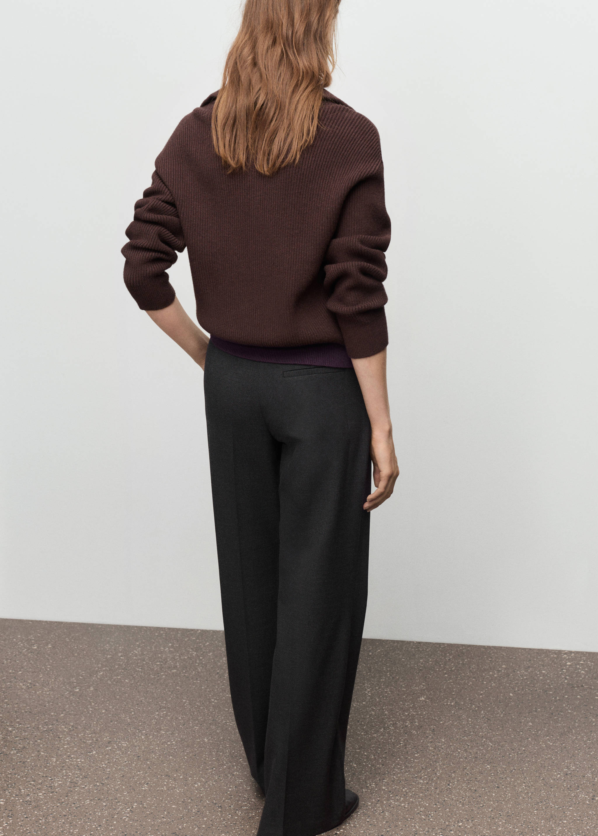 Pantalon droit avec ceinture - Verso de l’article