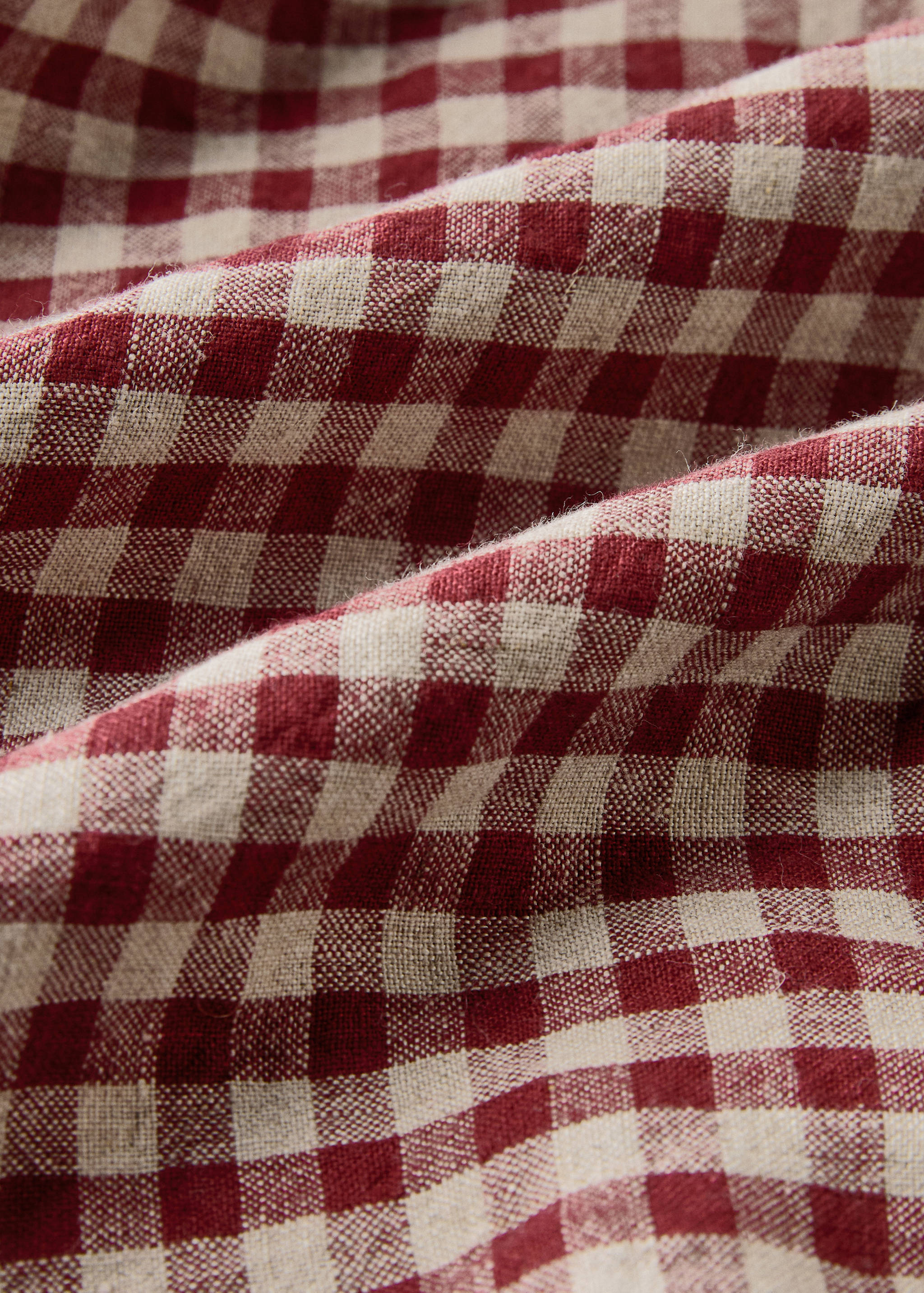 Gingham check linen tablecloth for 2 to 4 diners - Details of the article 2