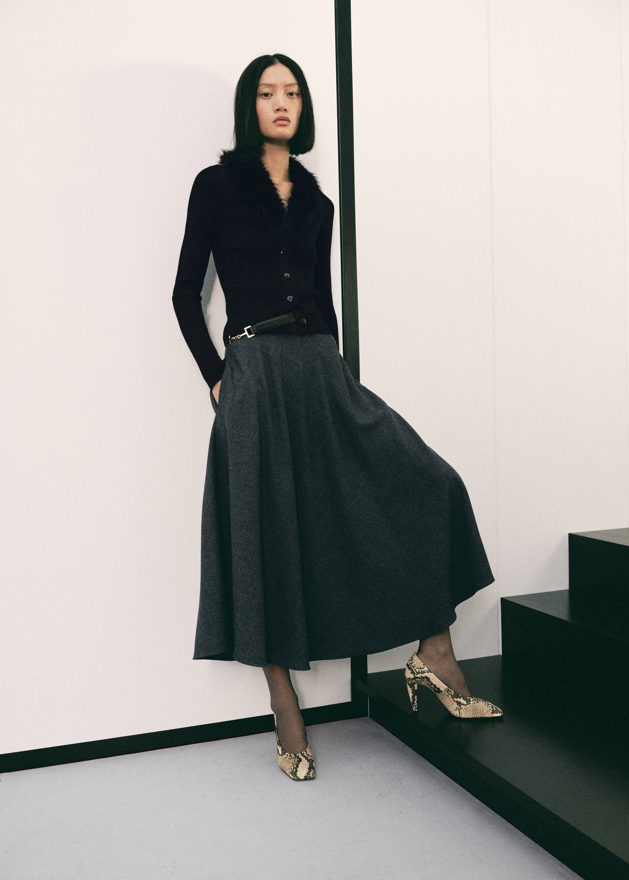 Cardigan with faux-fur collar - General plane