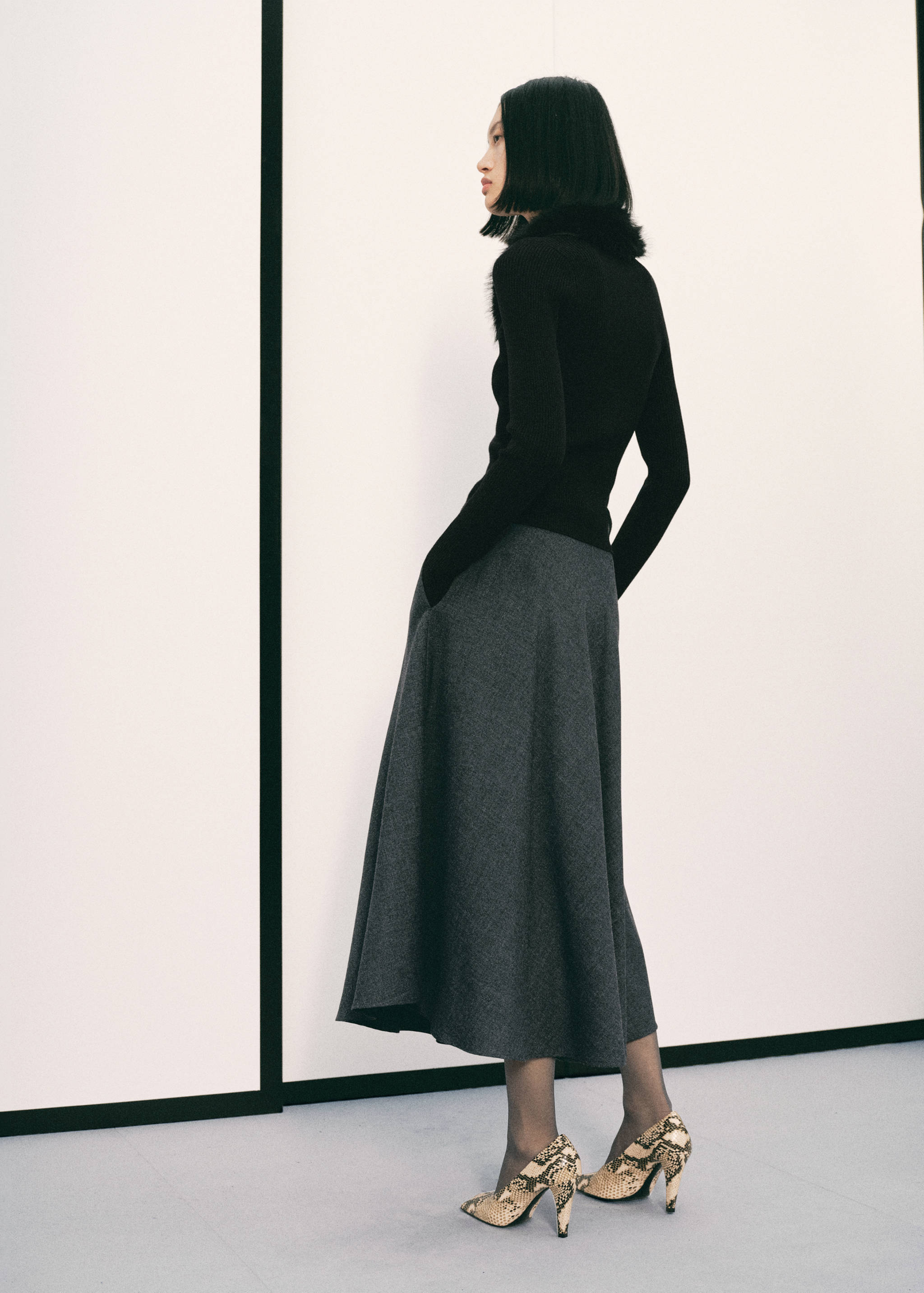 Cardigan with faux-fur collar - Reverse of the article