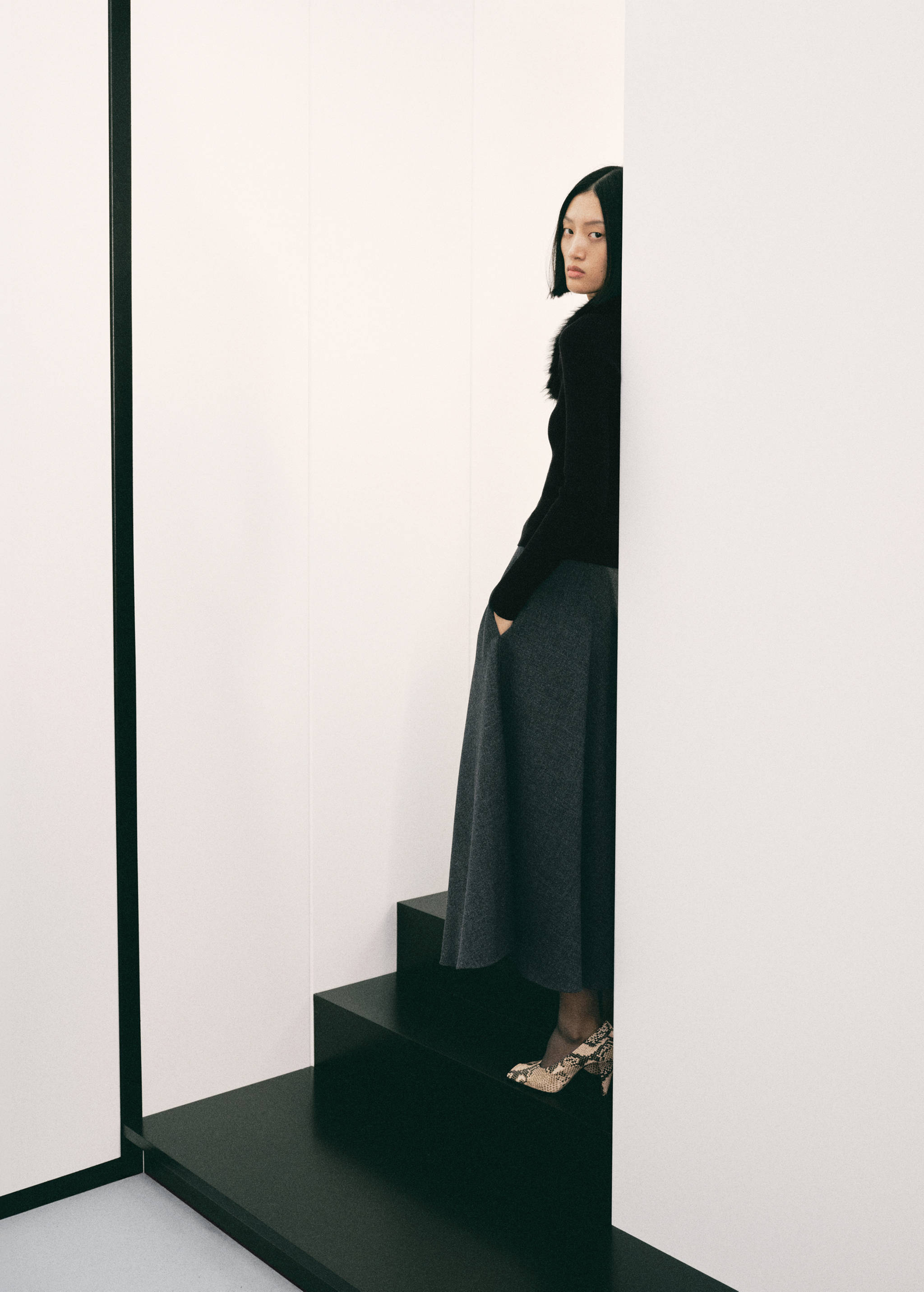 Cardigan with faux-fur collar - Details of the article 1