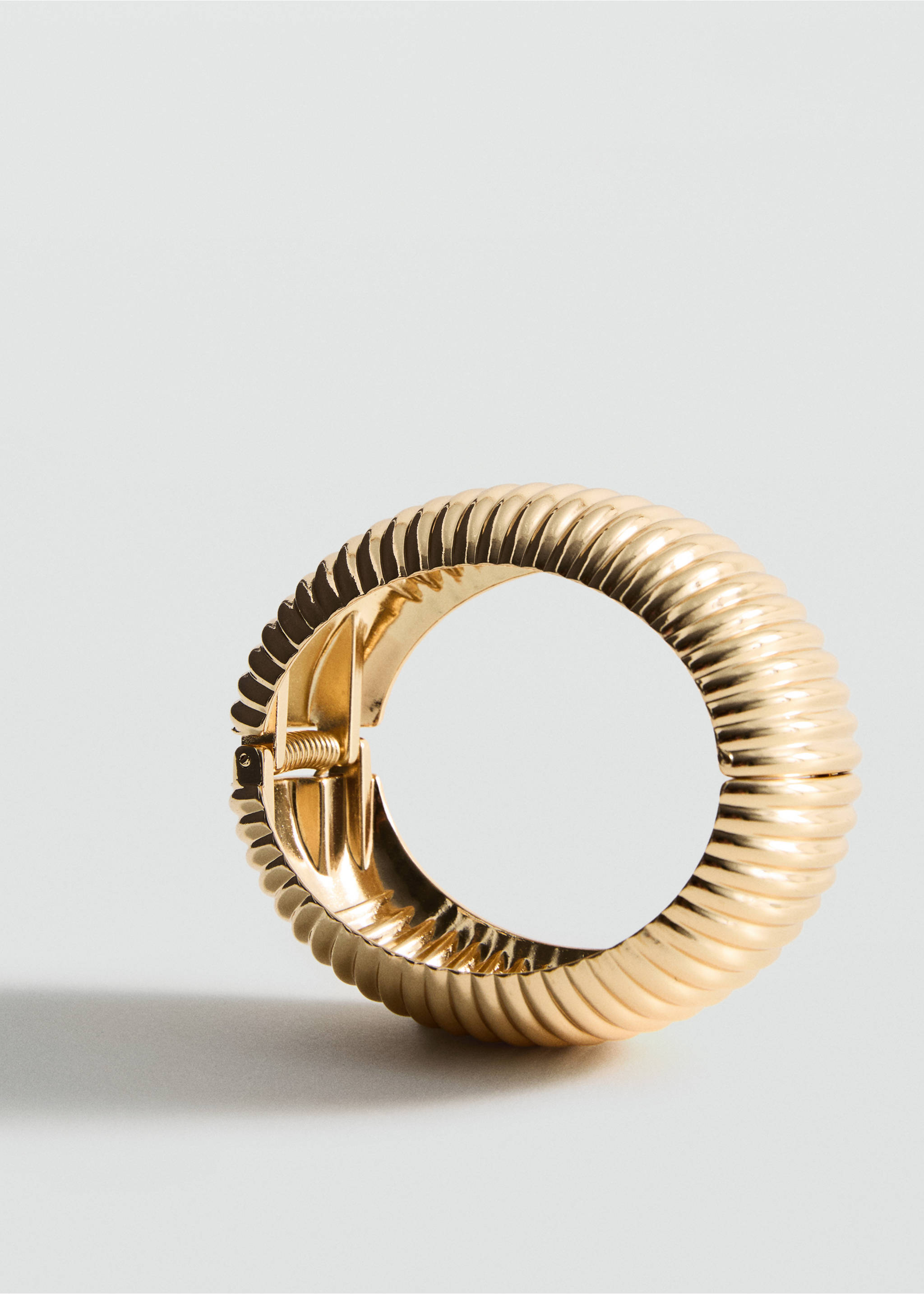 Pulsera rígida relieve - Plano medio, Oro. Ref: 17097794-00.
