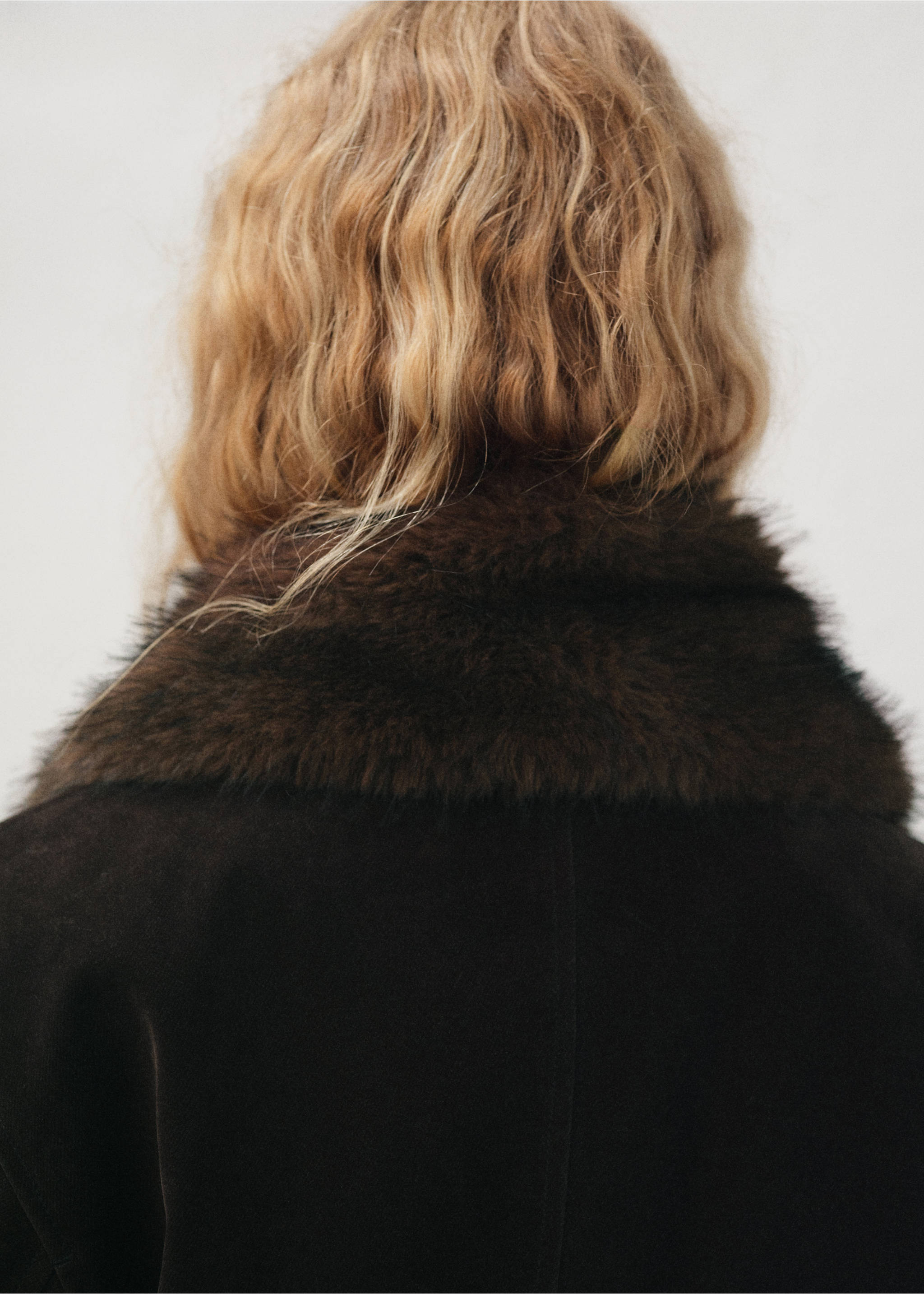 Velvet finish parka with faux-fur collar - Details of the article 3, Chocolate. Ref: 17097804-00.