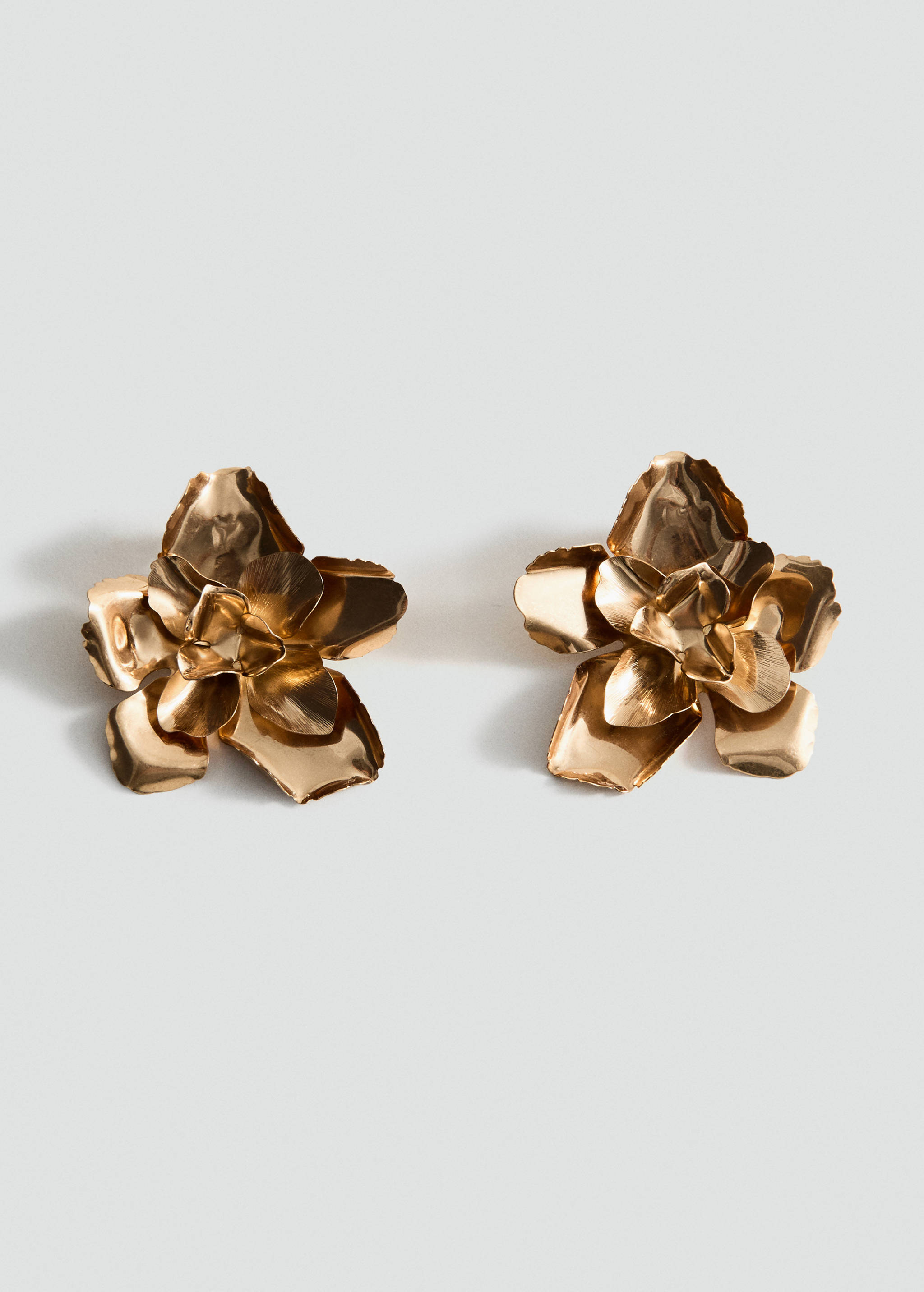Flower-design earrings - Article without model