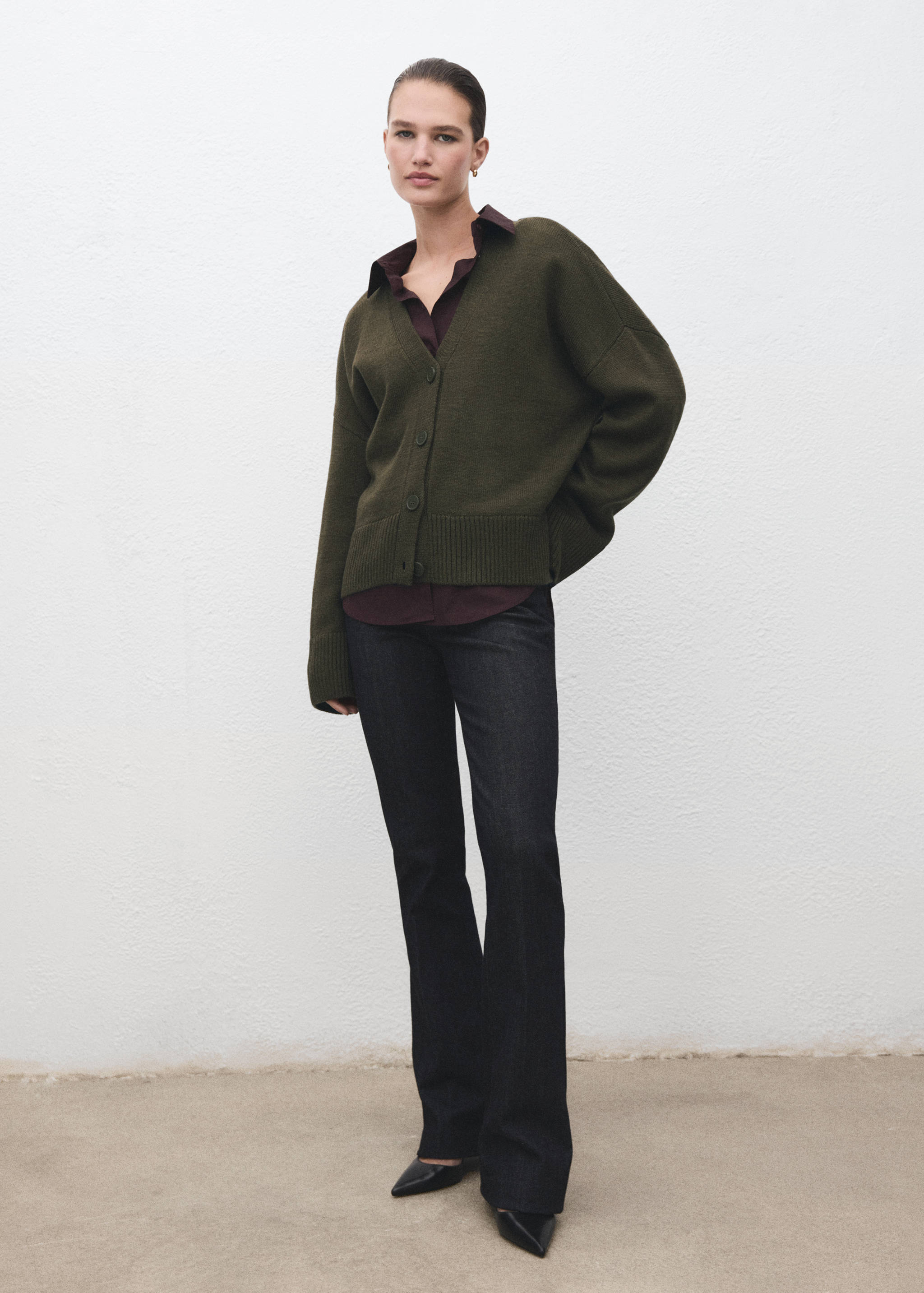 Oversized V-neck cardigan - General plane