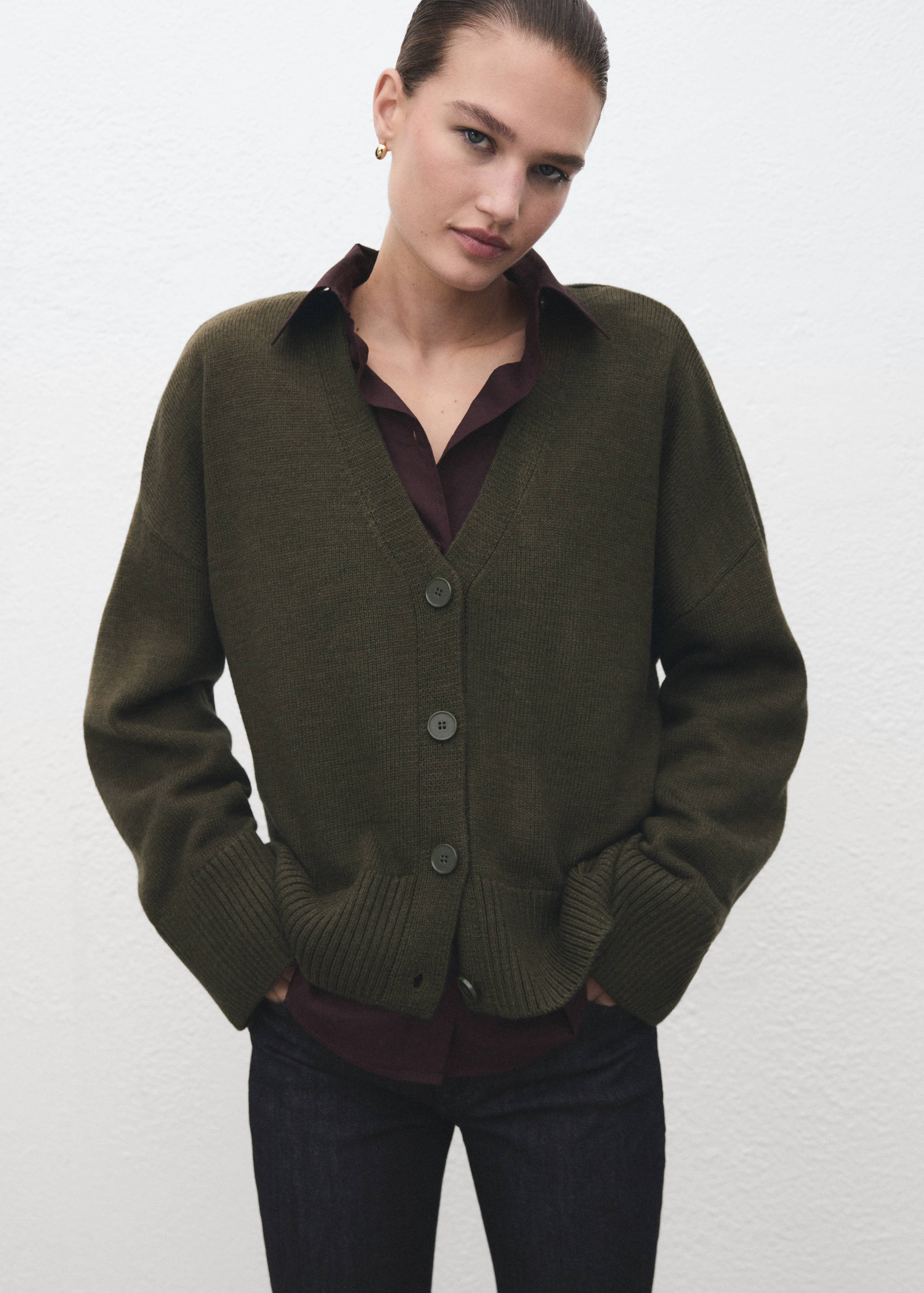 Oversized V-neck cardigan - Medium plane