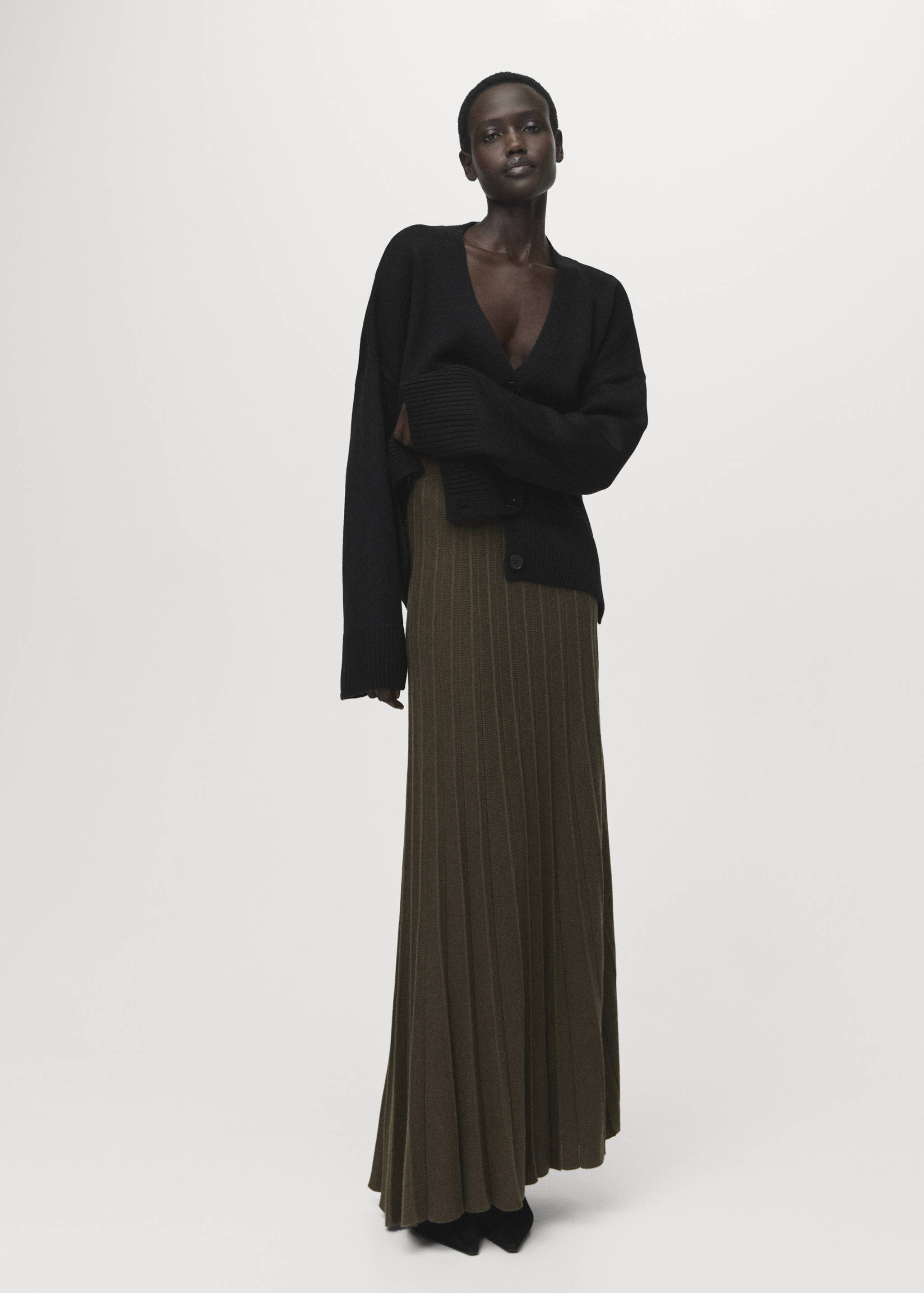 Oversized V-neck cardigan - General plane