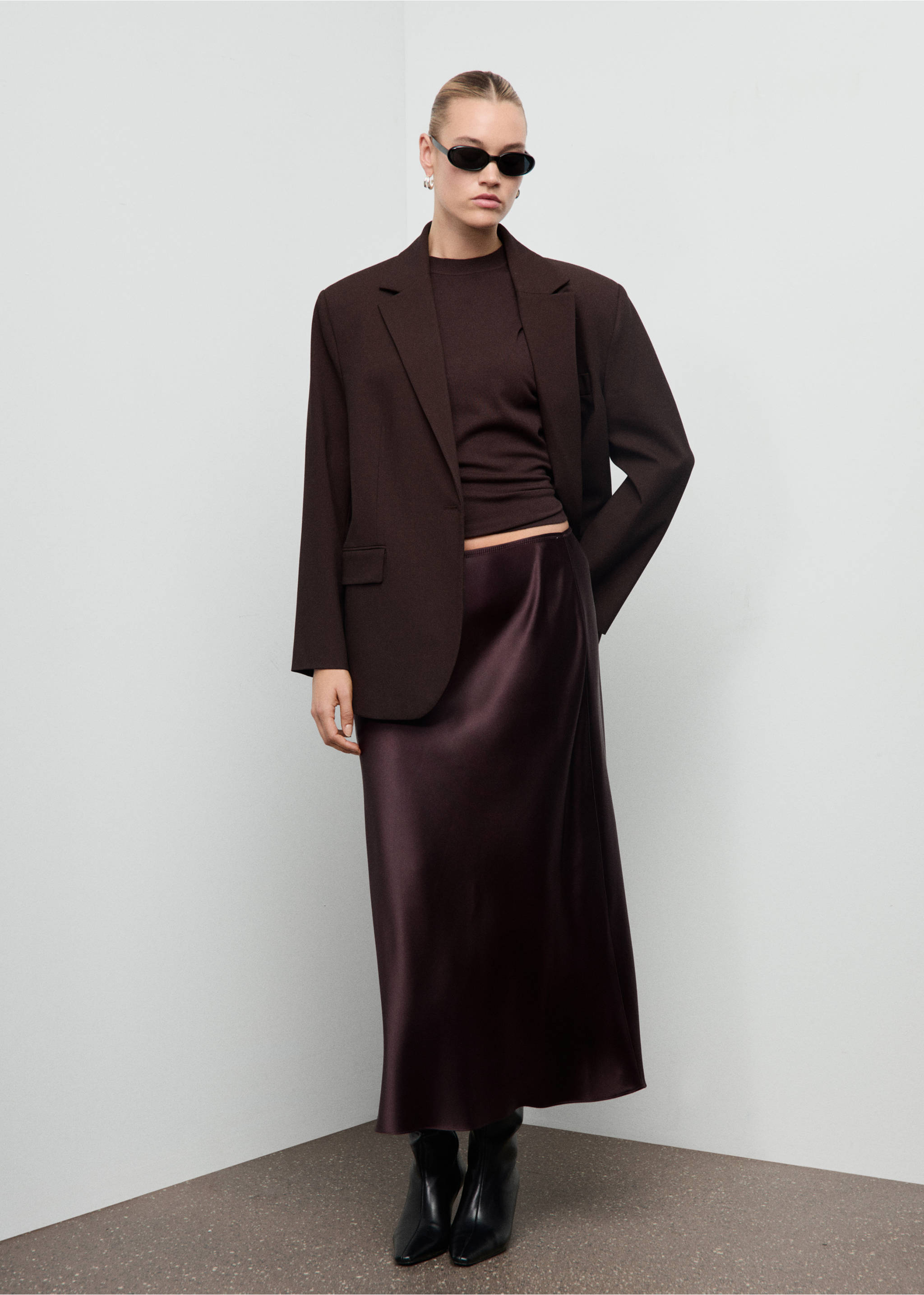 Satin long skirt - Details of the article 3, Plum. Ref: 17097817-00.