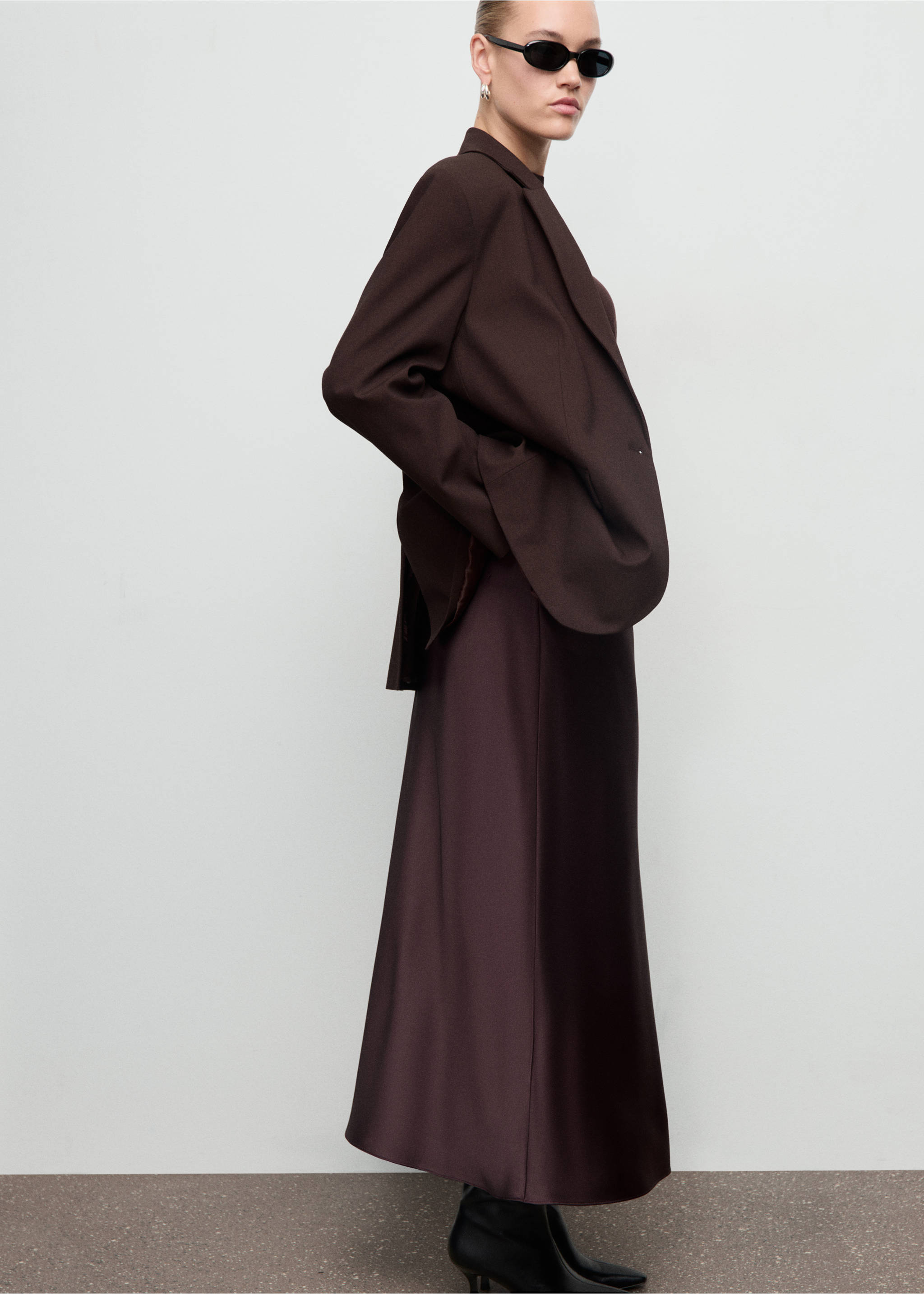 Satin long skirt - Details of the article 4, Plum. Ref: 17097817-00.