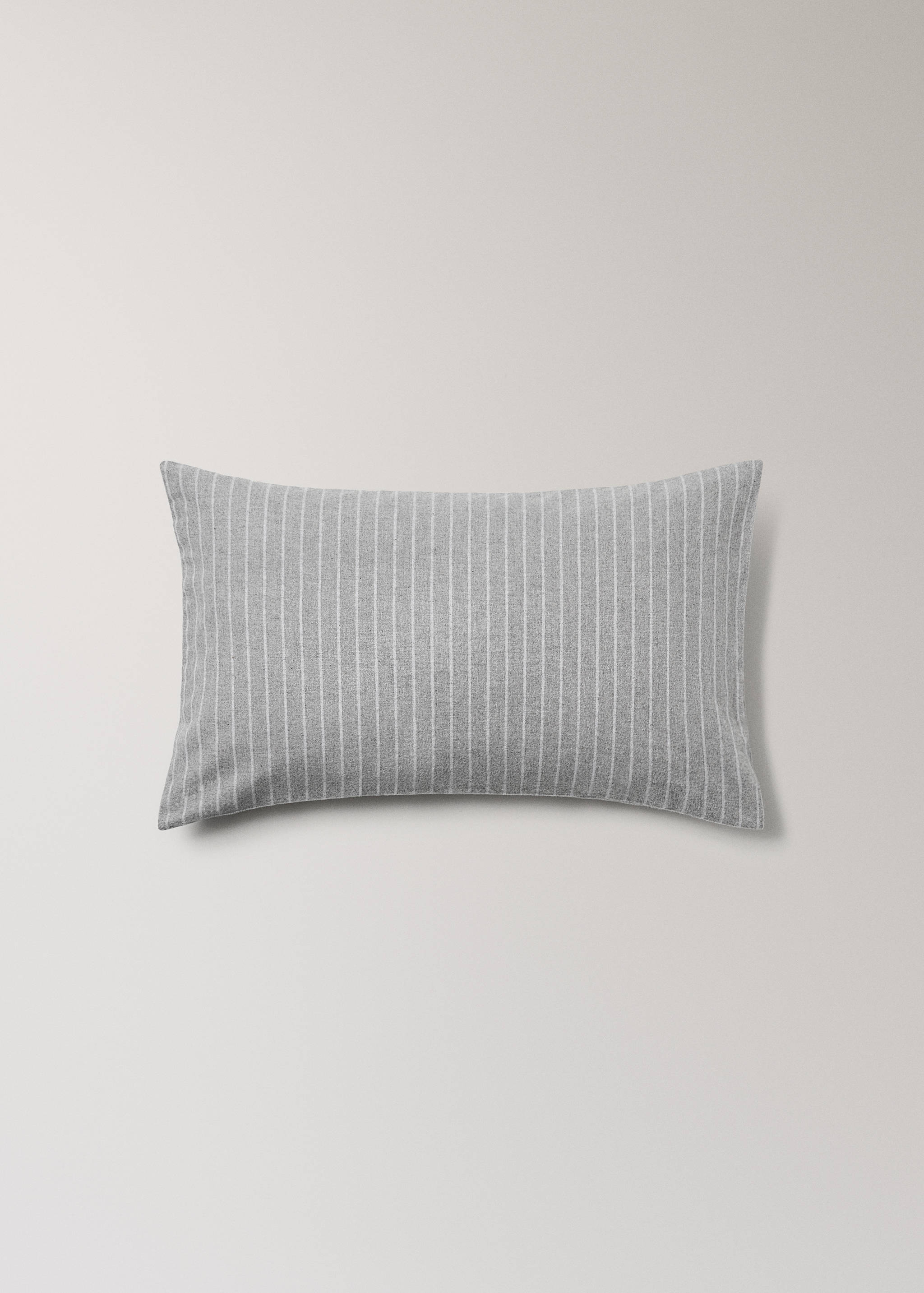 Reversible striped flannel cotton pillowcase for cot - Article without model