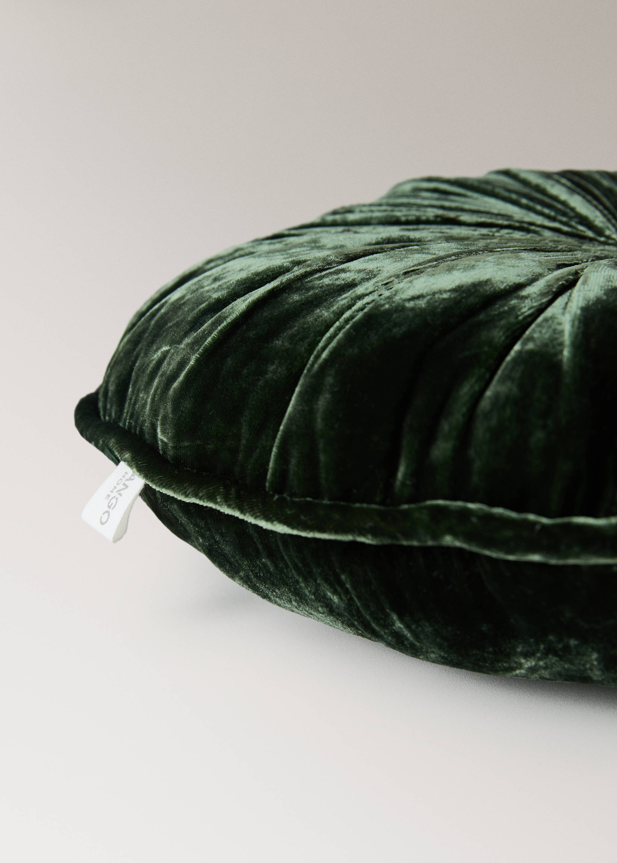 Round velvet silk cushion - Details of the article 3