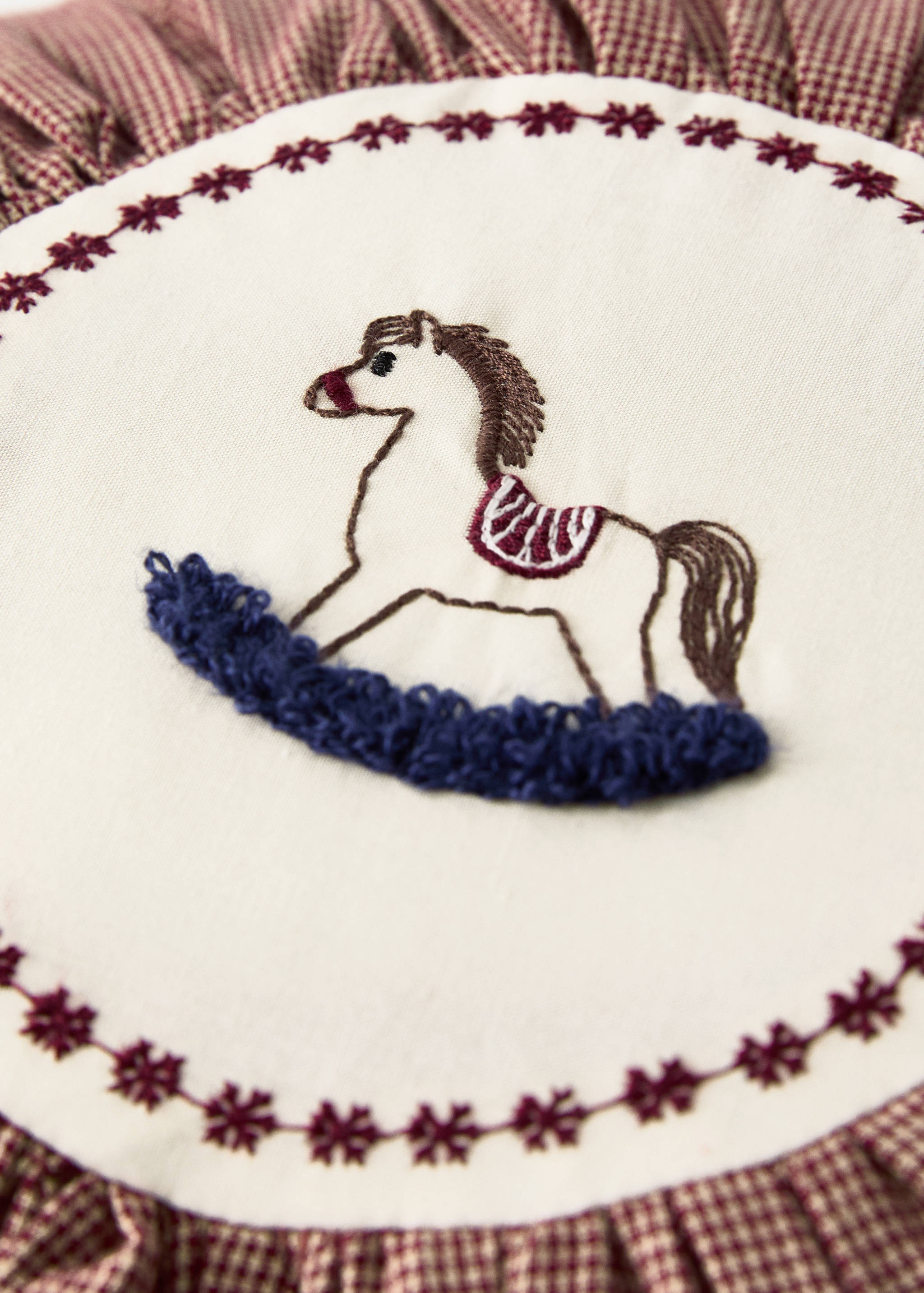 Round children's cushion, cotton, embroidered detail - Details of the article 1