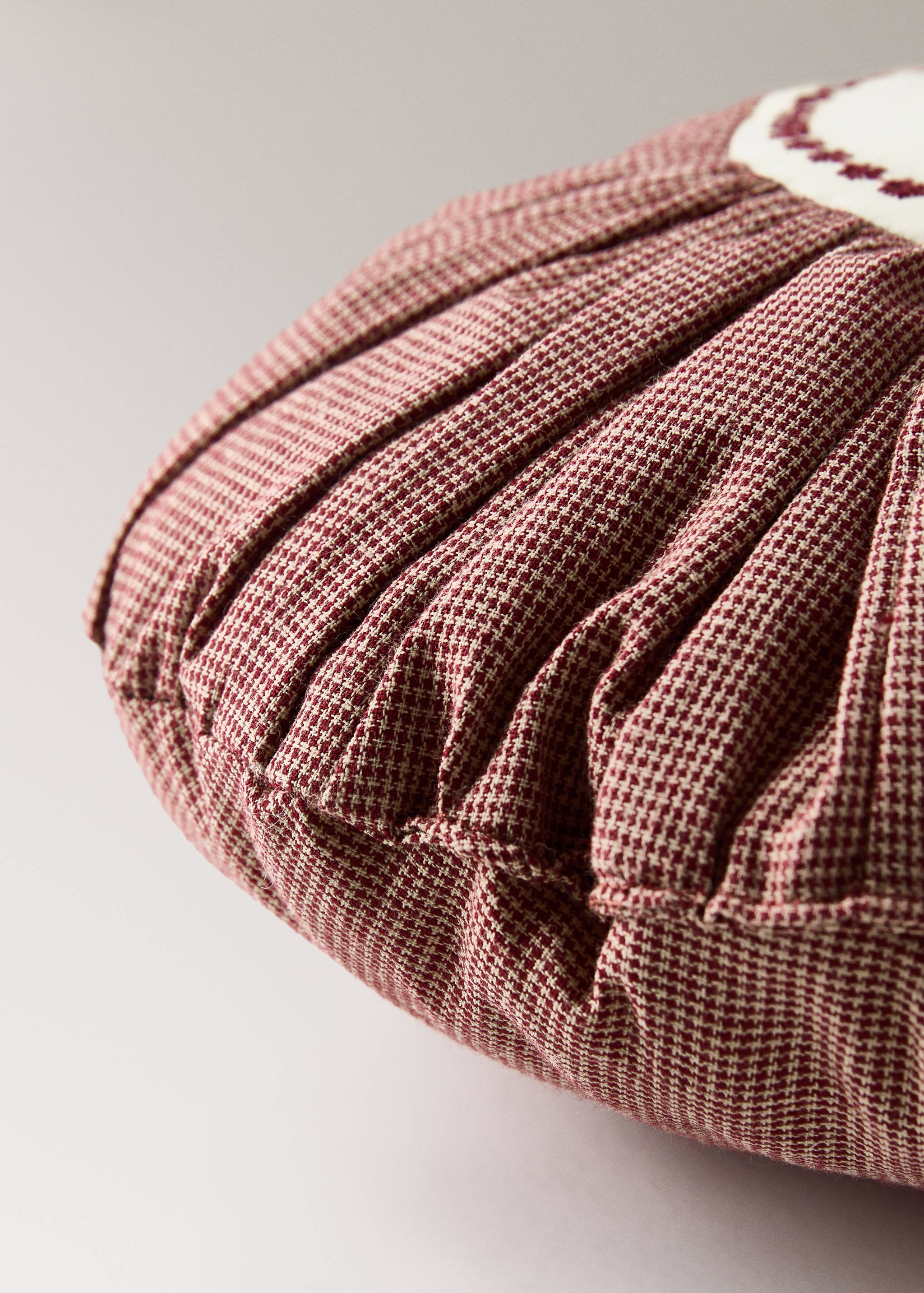 Round children's cushion, cotton, embroidered detail - Details of the article 2