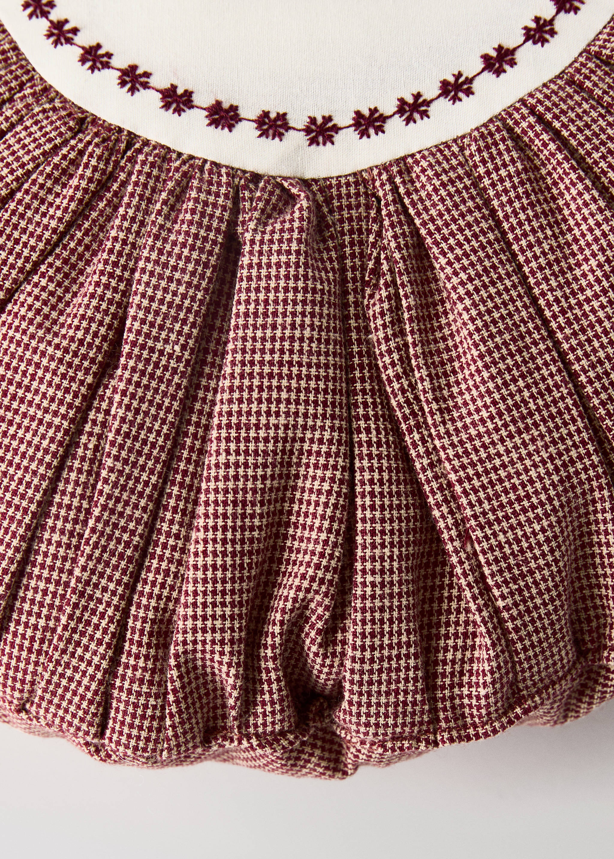 Round children's cushion, cotton, embroidered detail - Details of the article 3