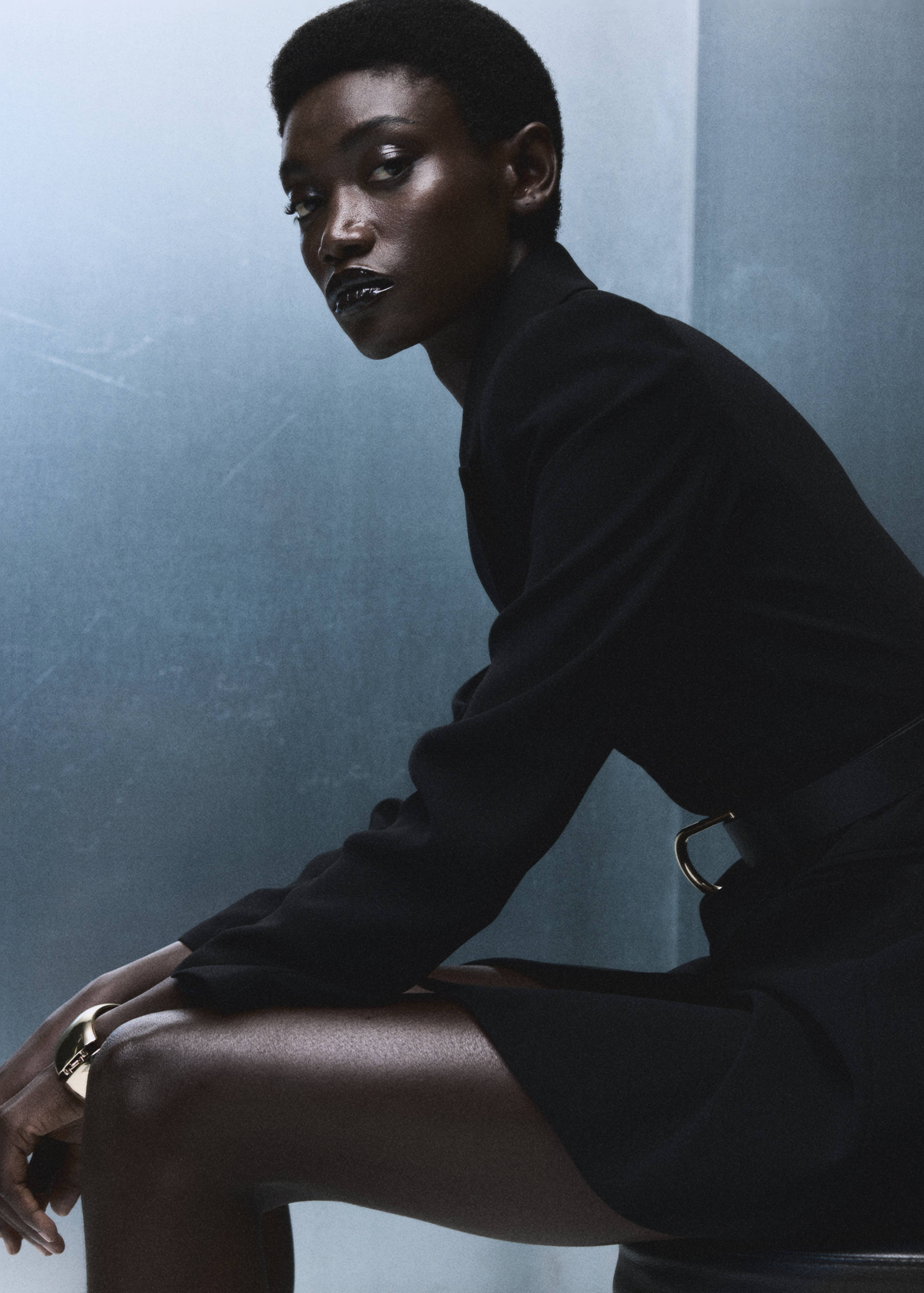 Blazer-style dress with belt - Details of the article 2