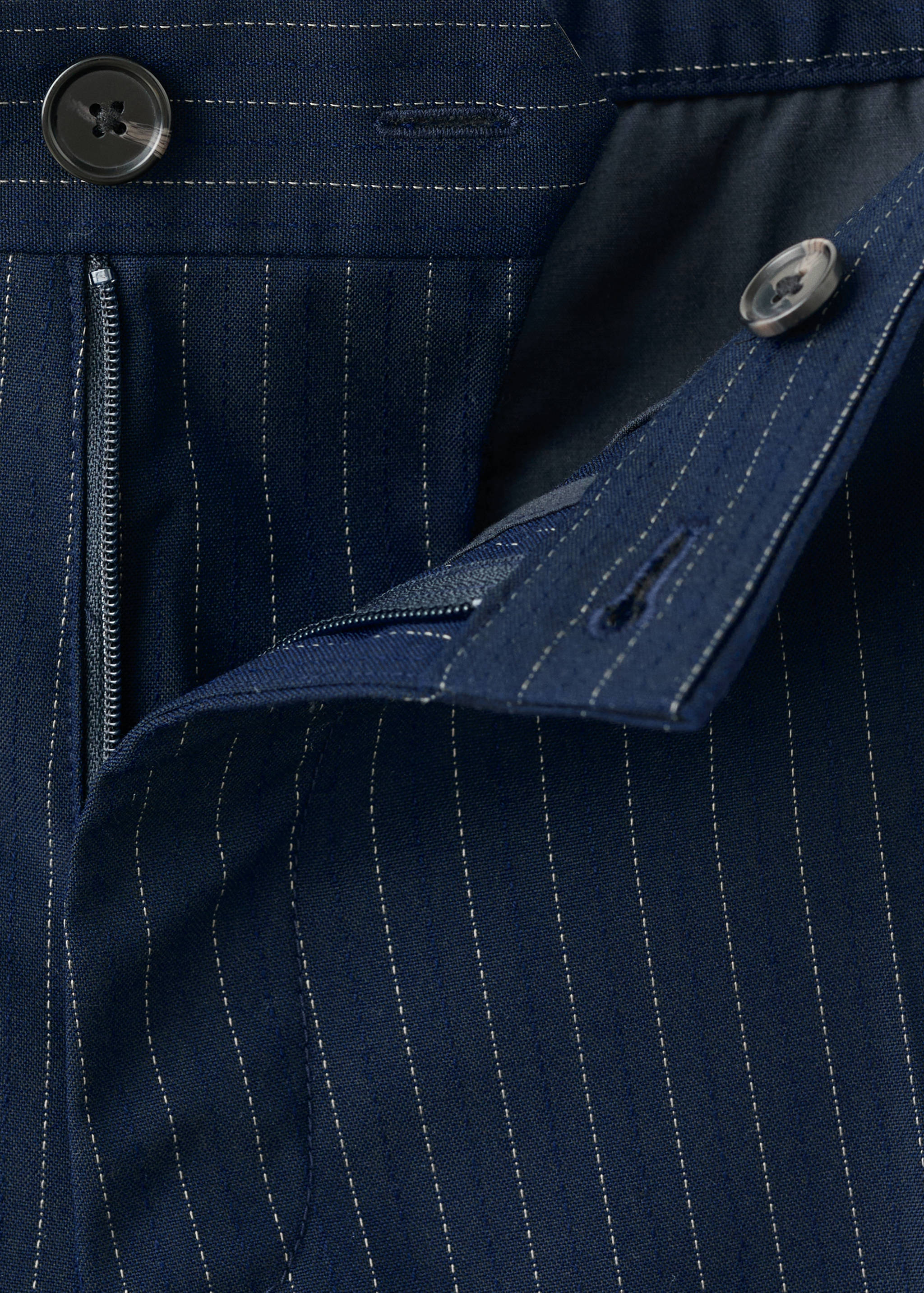 Gestreifte Slim-Fit-Hose - Detail des Artikels 0