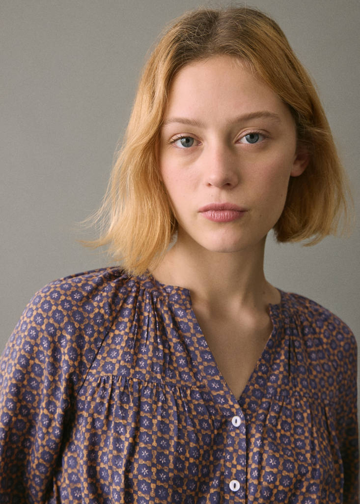 Flowy printed blouse — Dark Navy