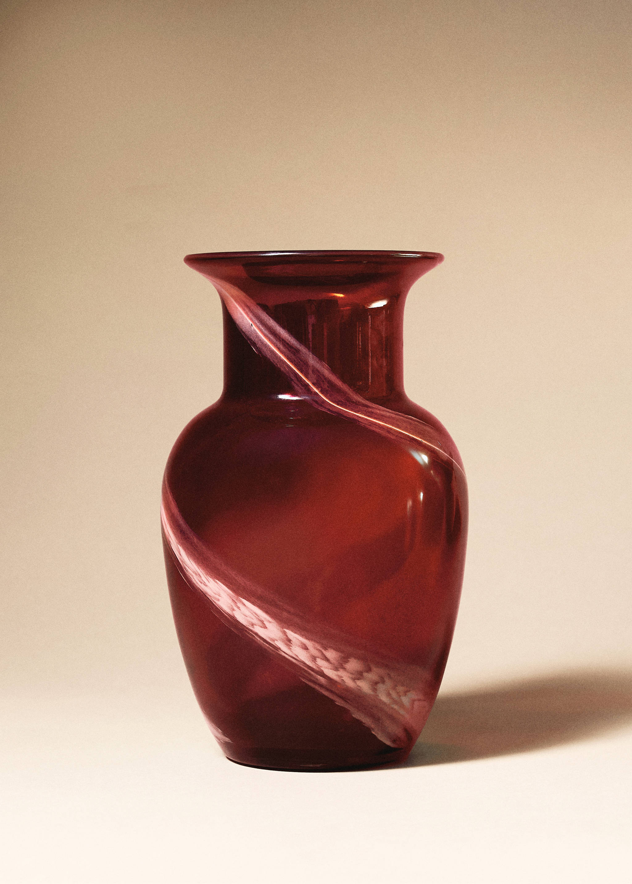 Wysoki wazon ze szkła - Plan ogólny