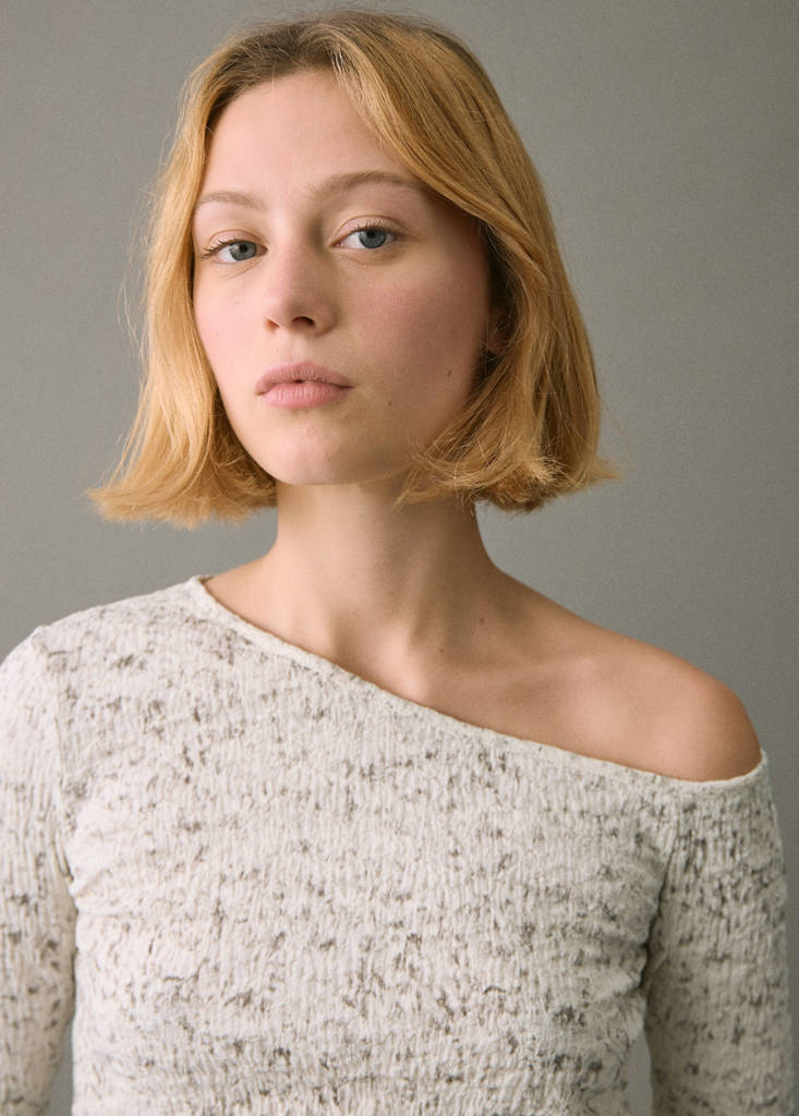 Speckled t-shirt with an asymmetrical neckline — Ecru