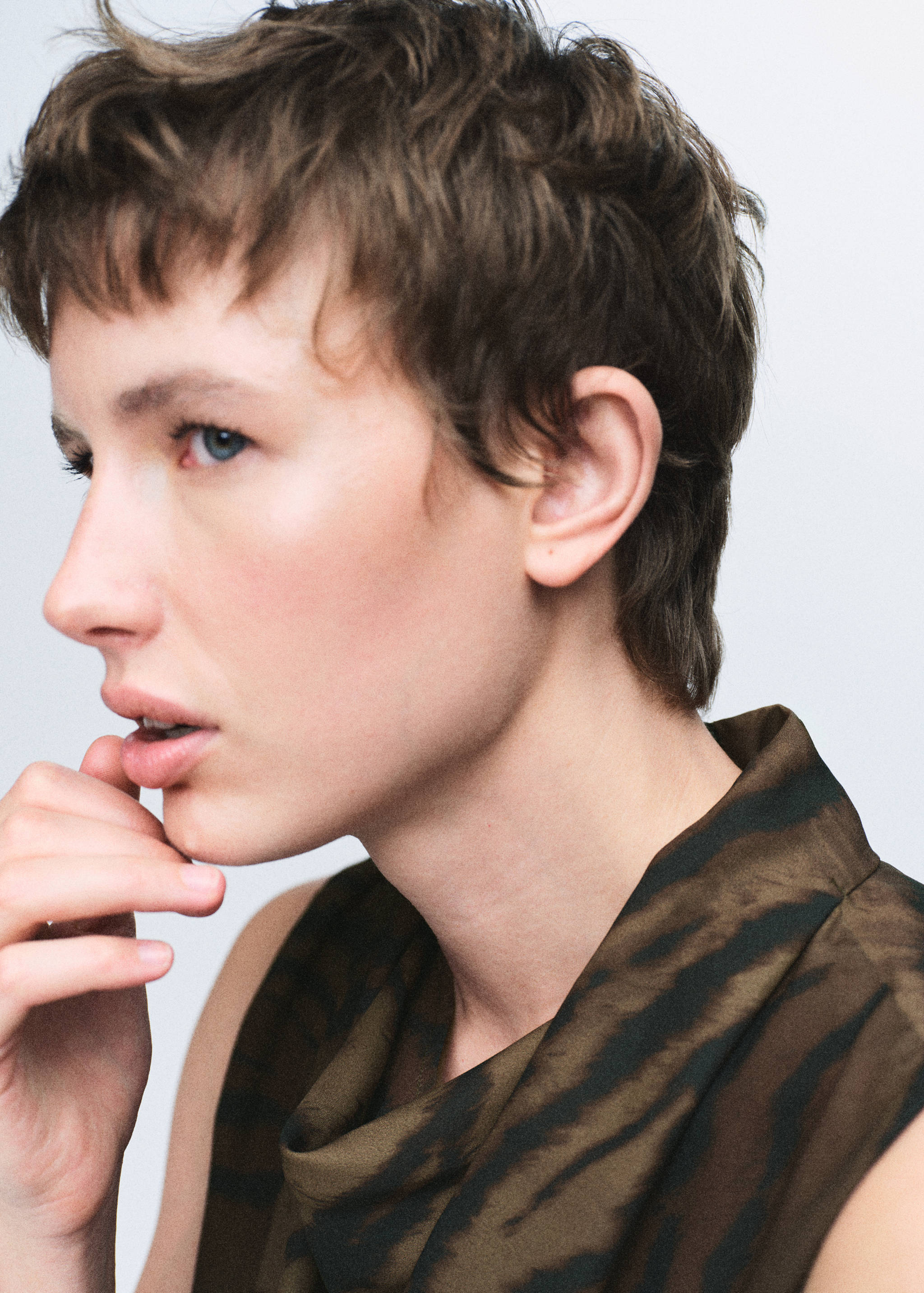 Animal-print blouse with draped collar - Details of the article 1