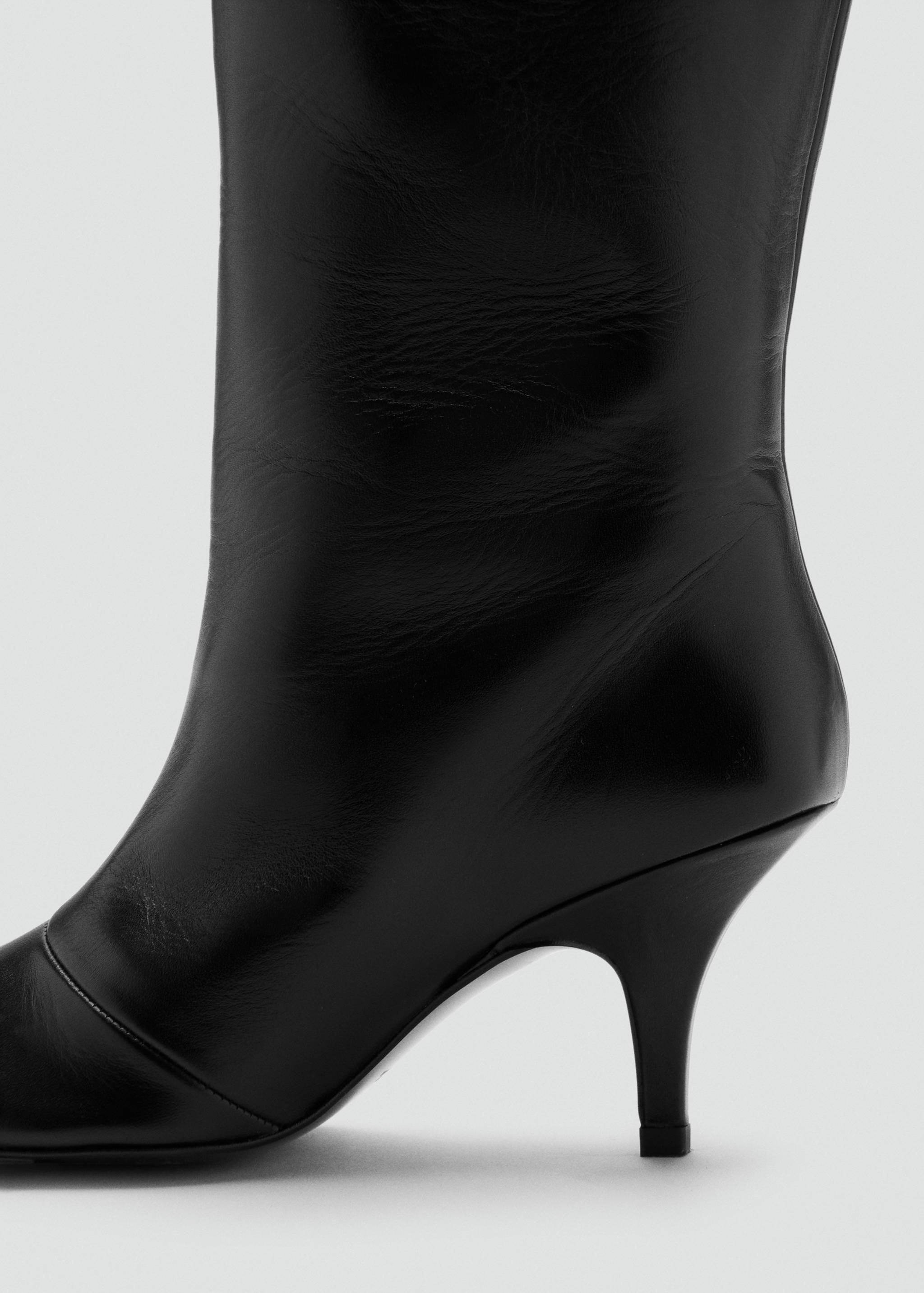 Tall leather boots - Details of the article 1